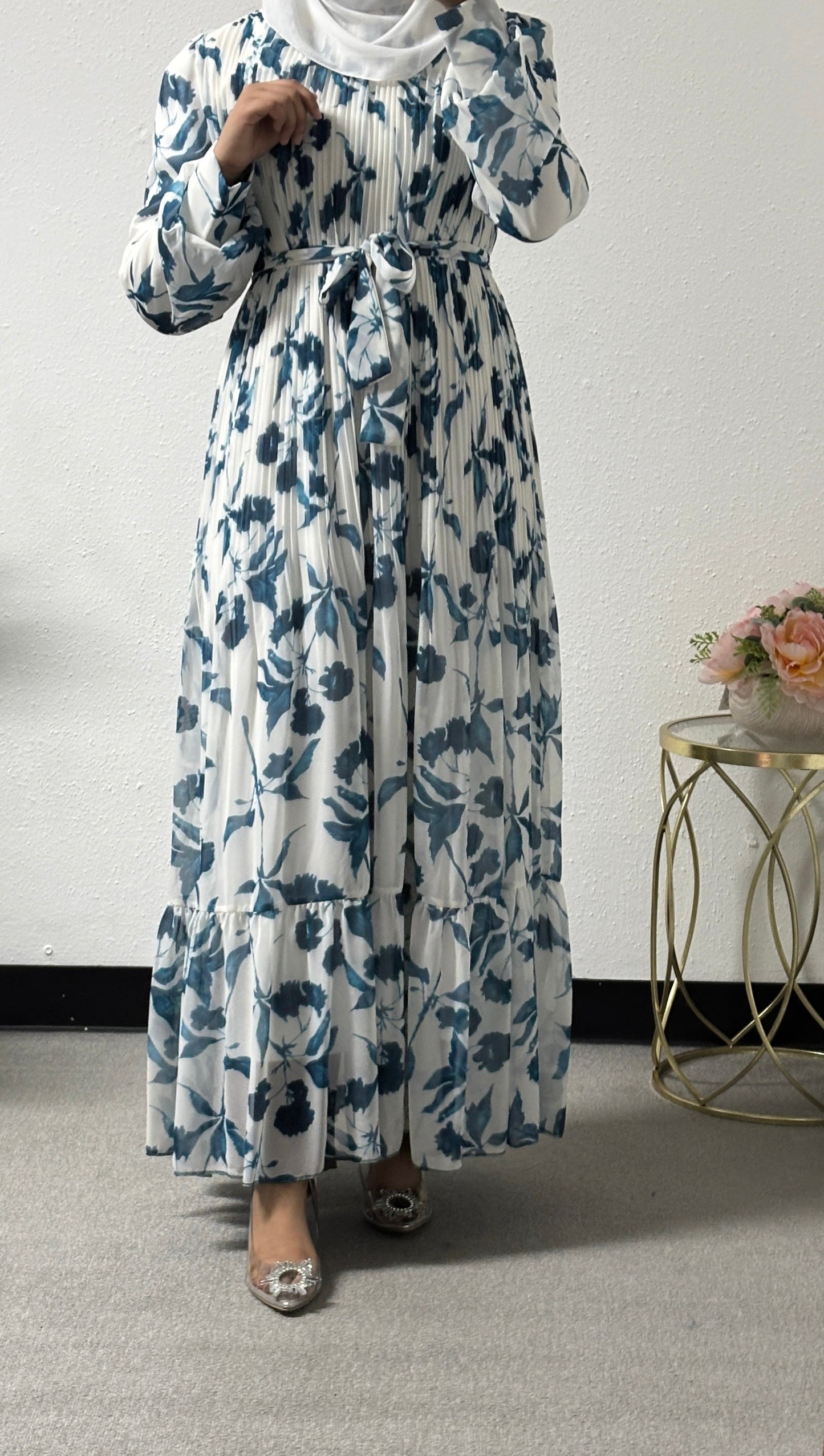 Leaf detail pleated dress