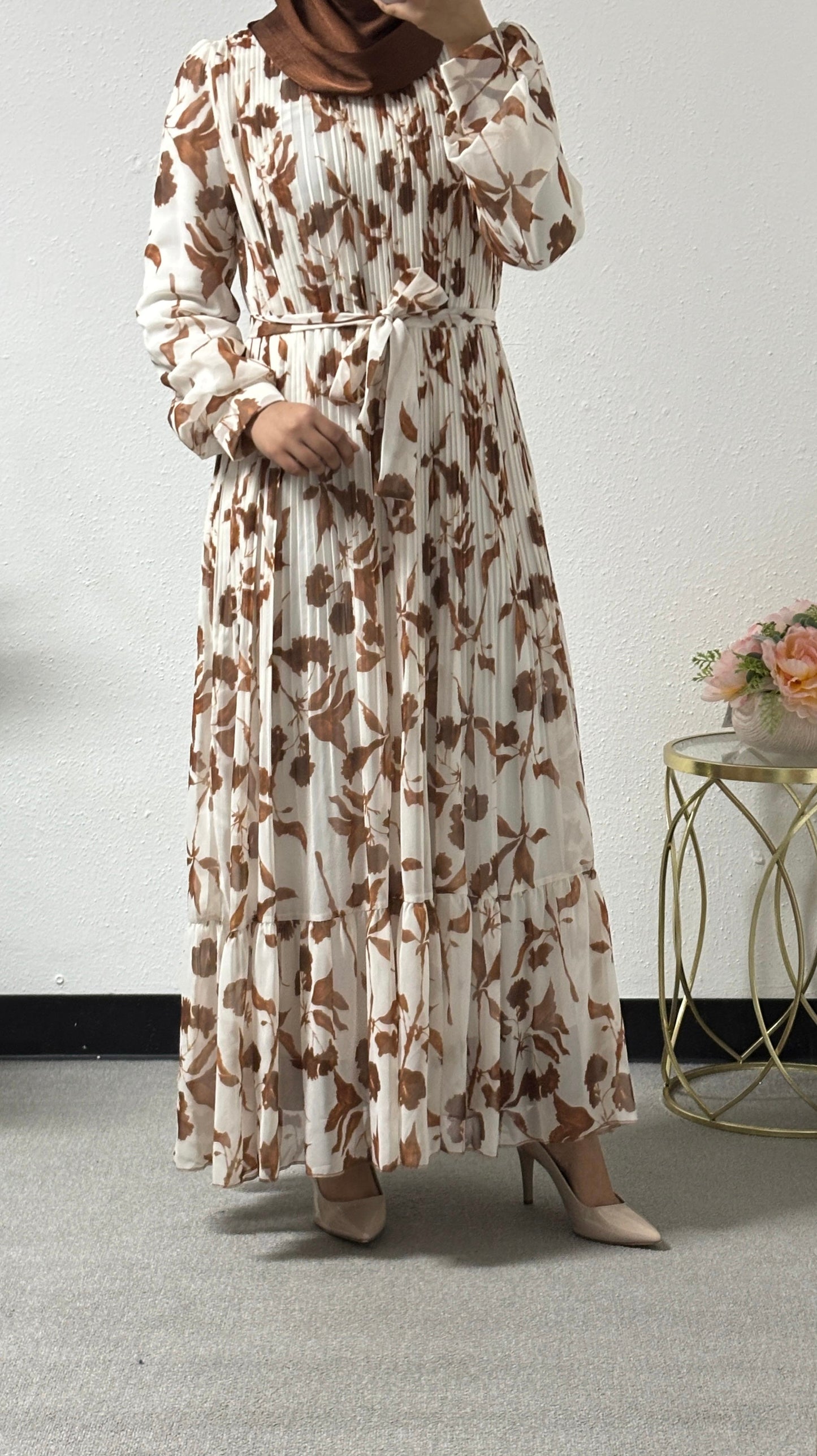 Leaf detail pleated dress