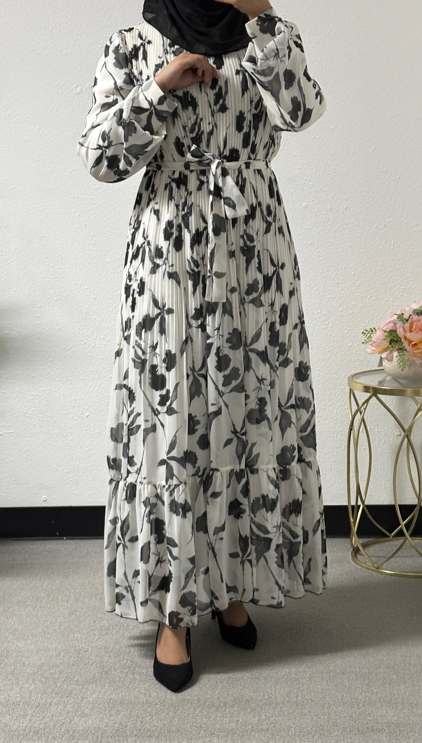 Leaf detail pleated dress