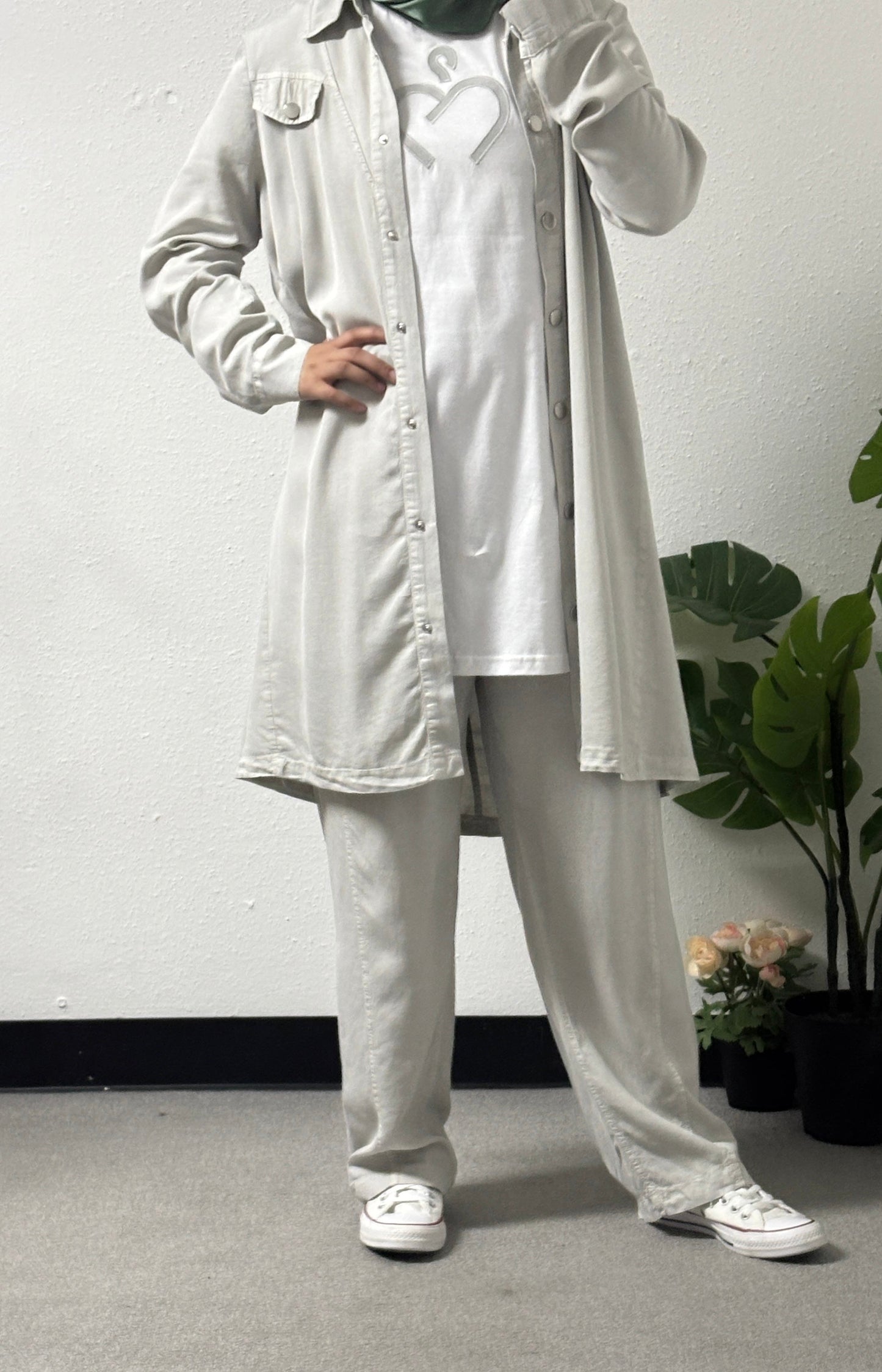 Three pieces button detail set
