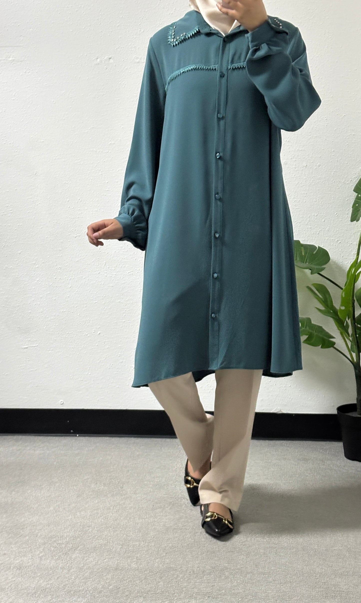 Elegant lace detail shirt