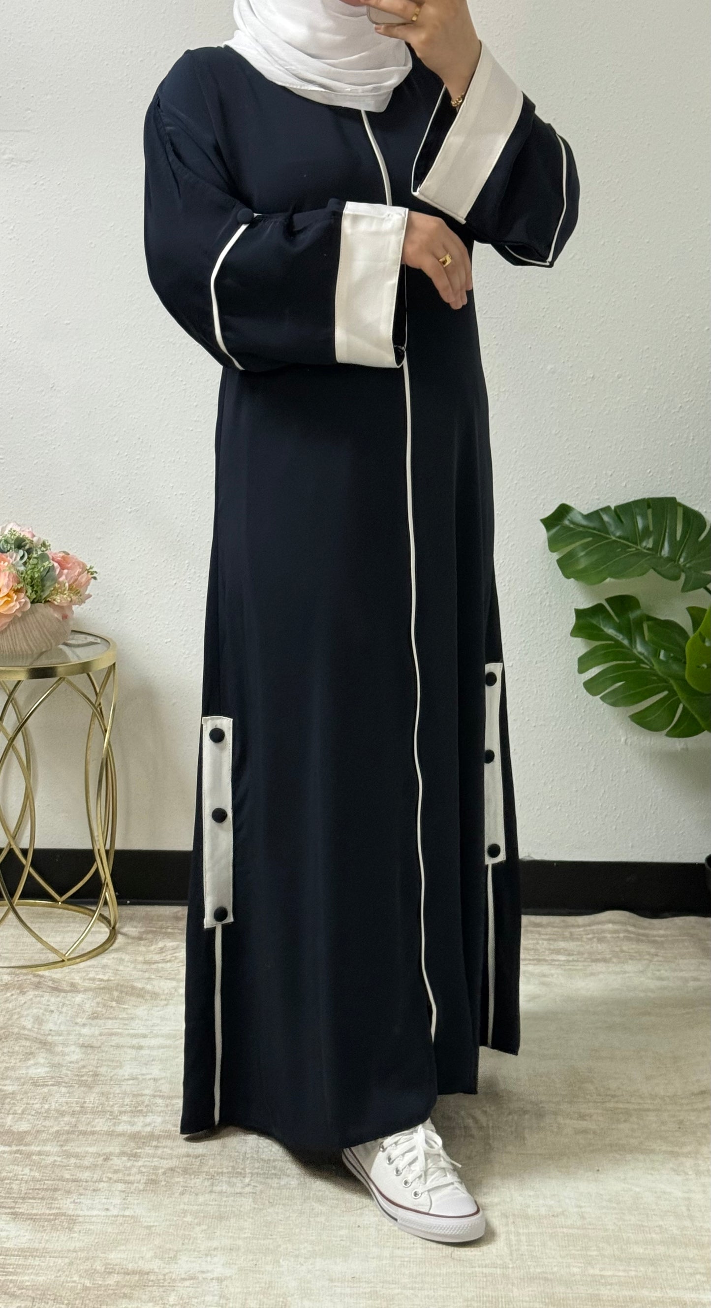 Contrast Lace Abaya