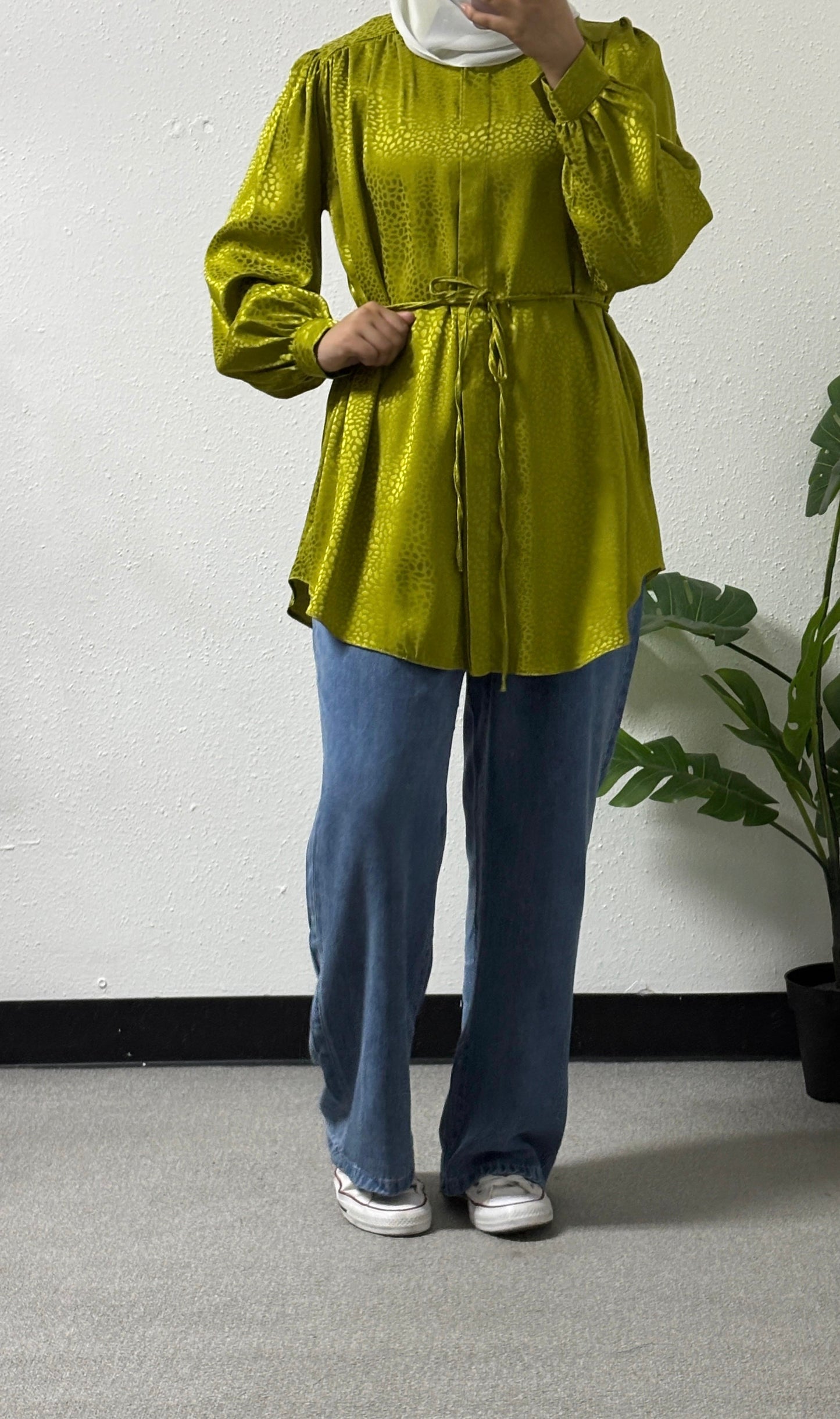 Elegant simple collared shirt