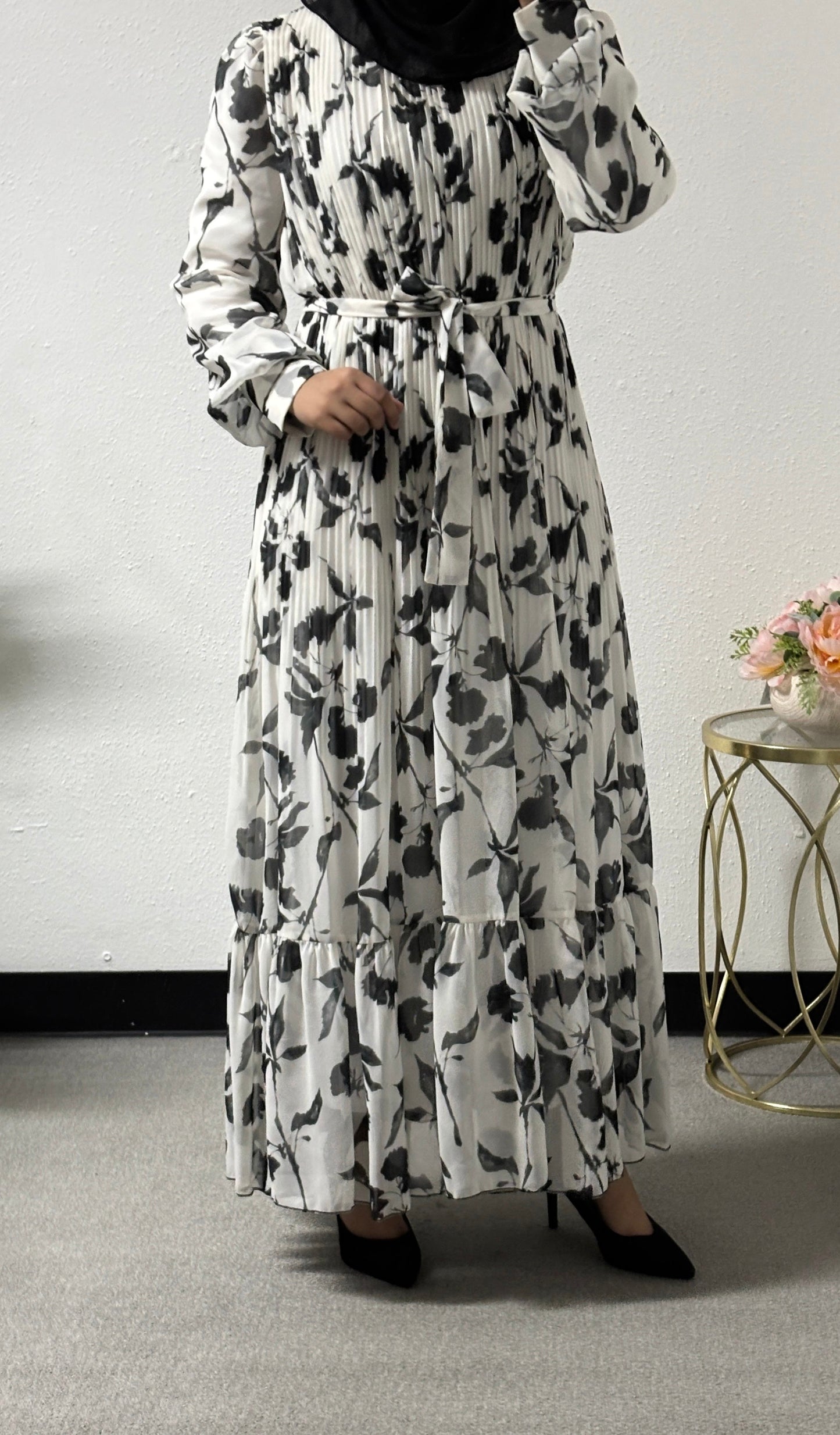Leaf detail pleated dress