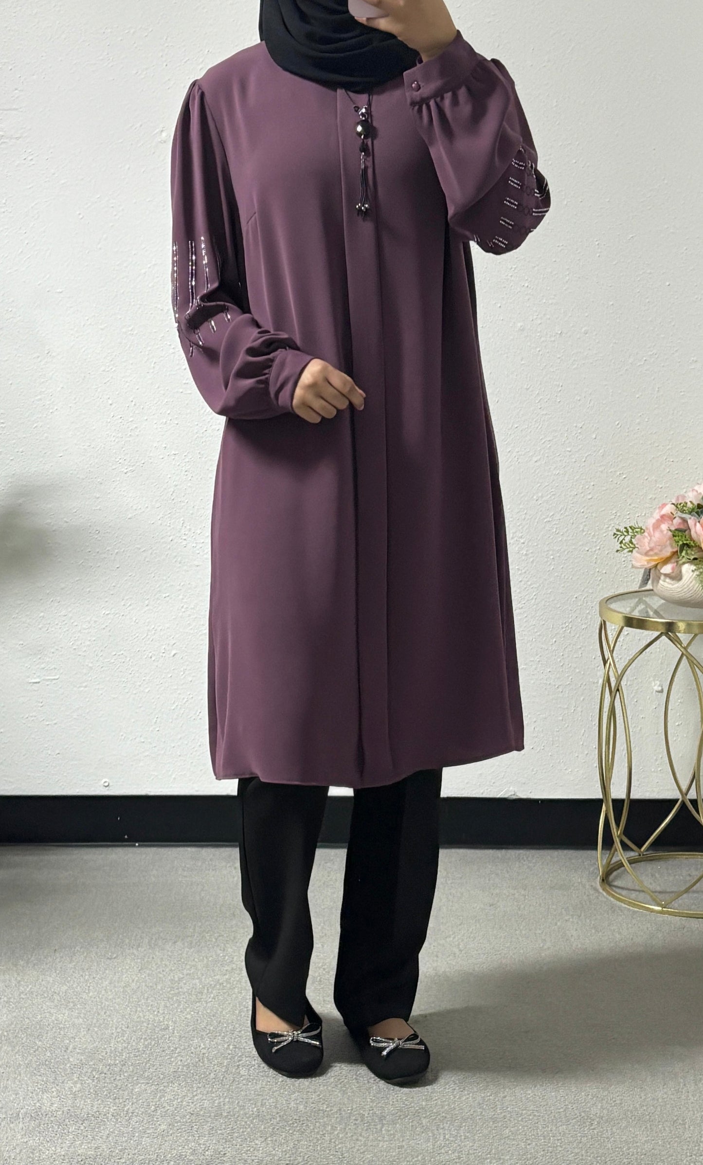 Long shirt w/ beaded sleeve