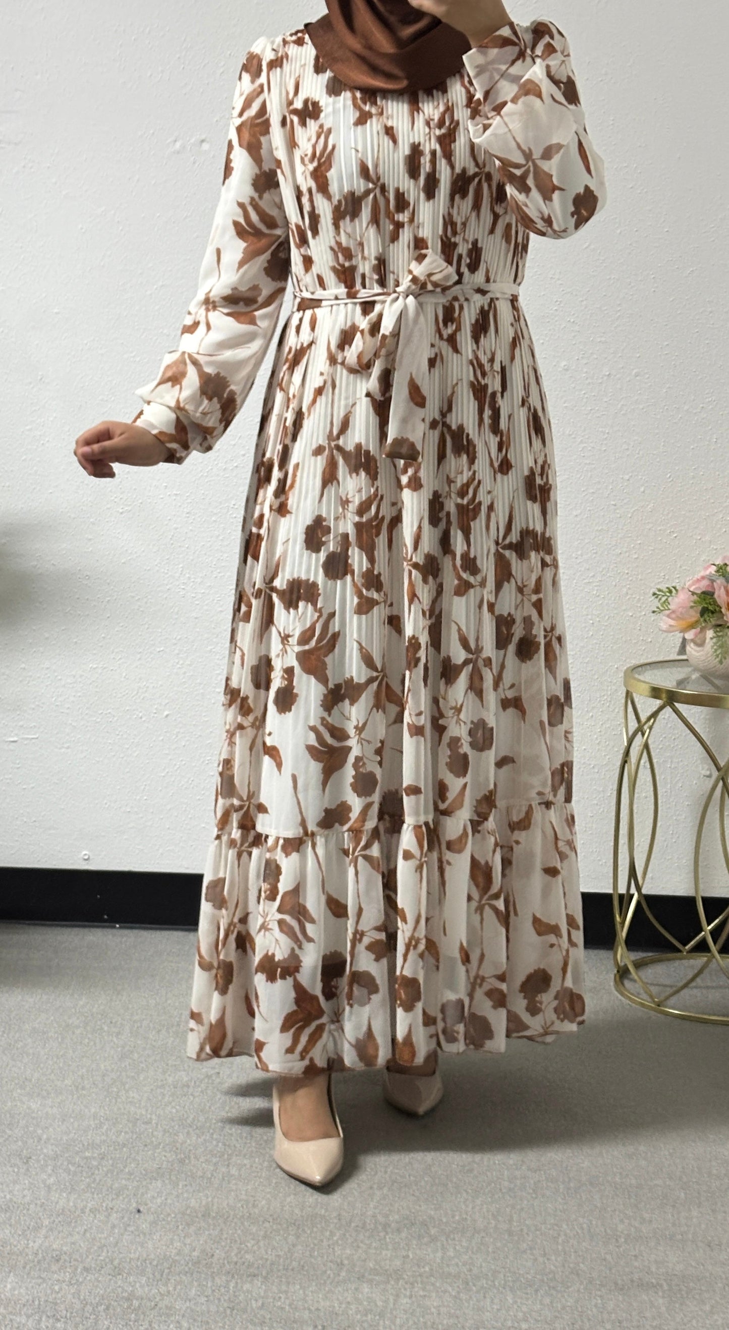 Leaf detail pleated dress