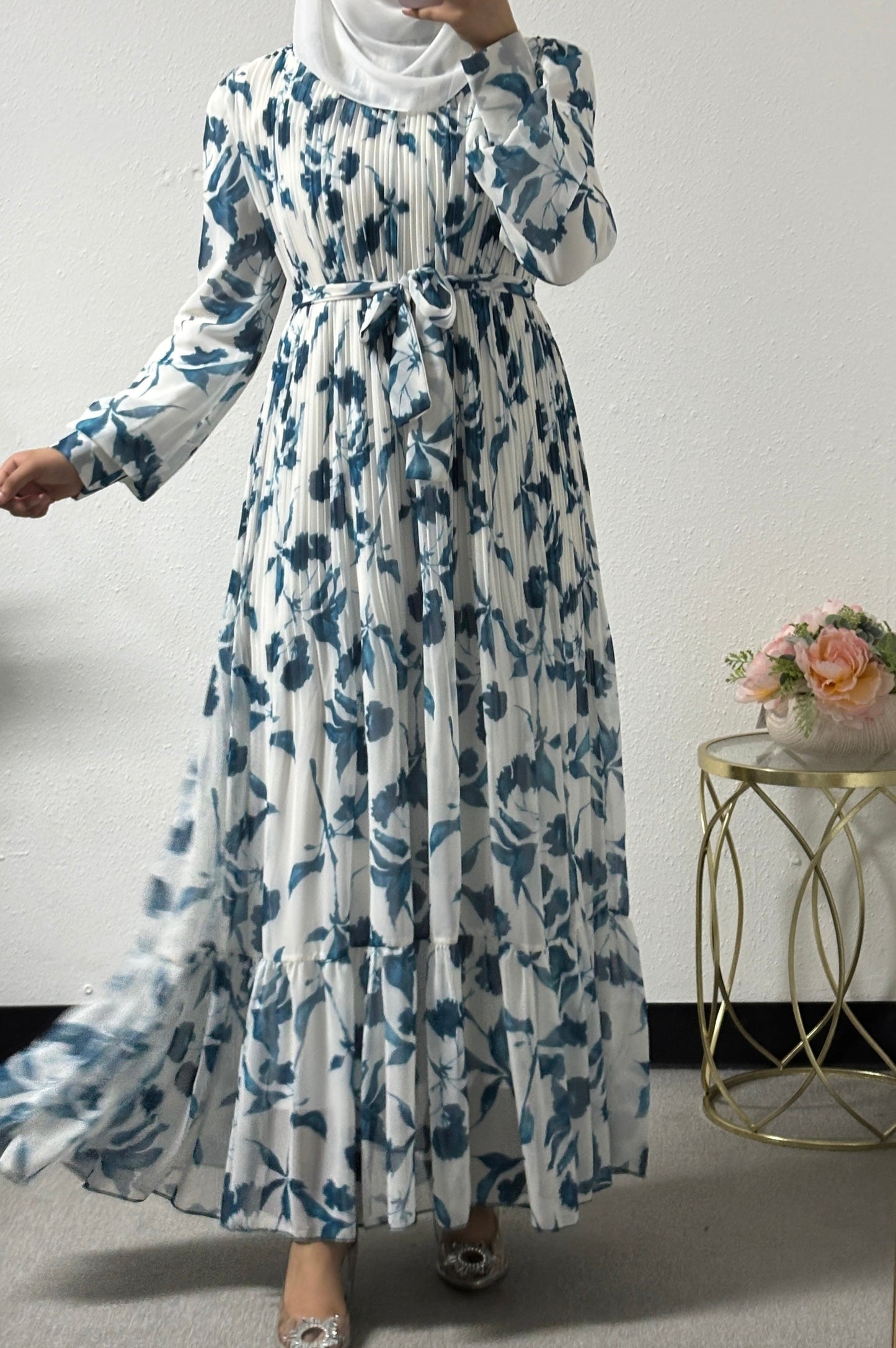 Leaf detail pleated dress