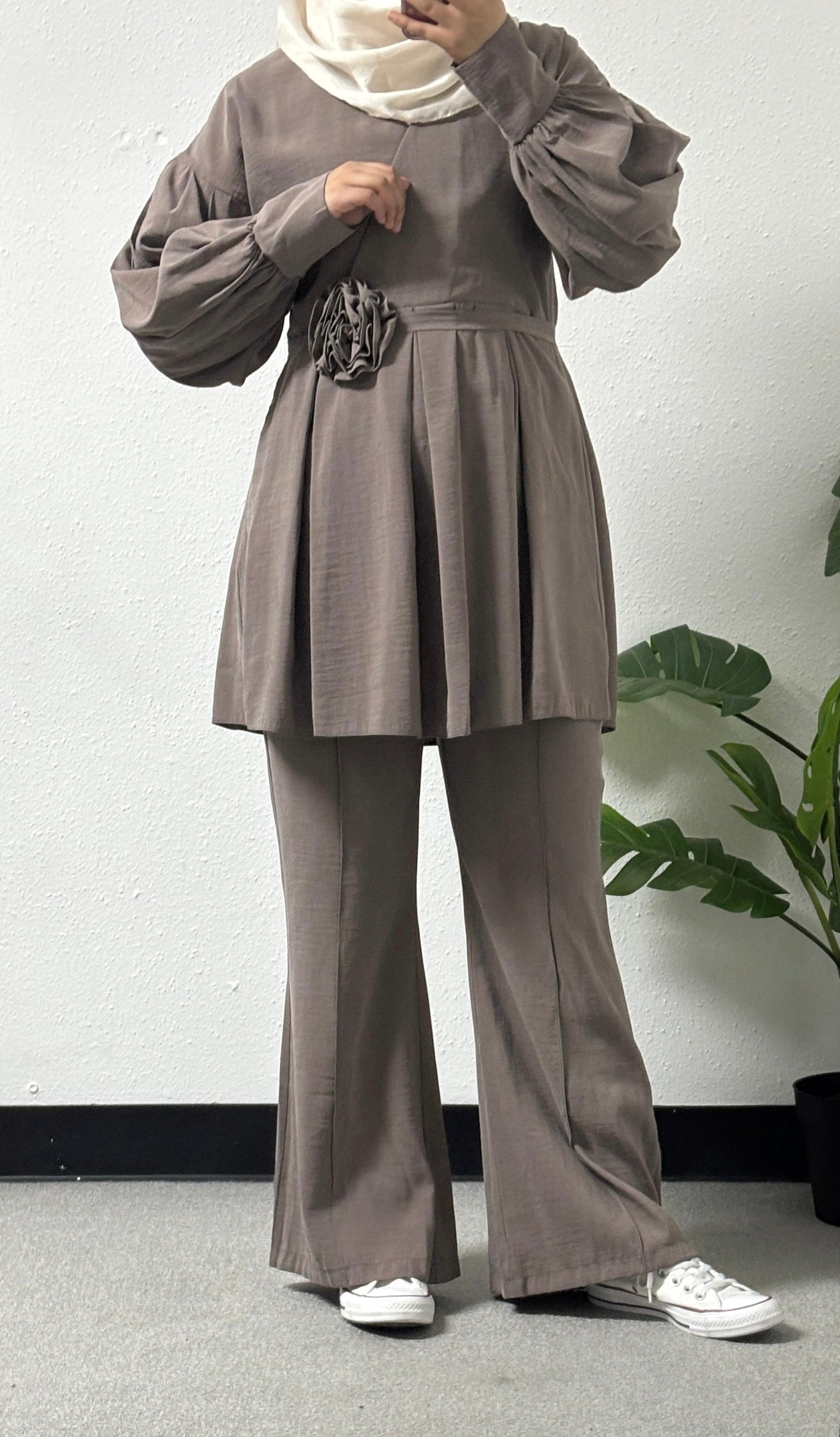 Two piece rose detail set