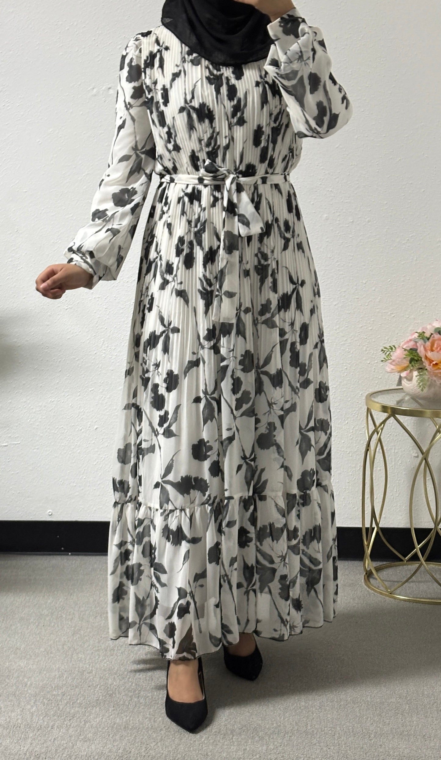 Leaf detail pleated dress
