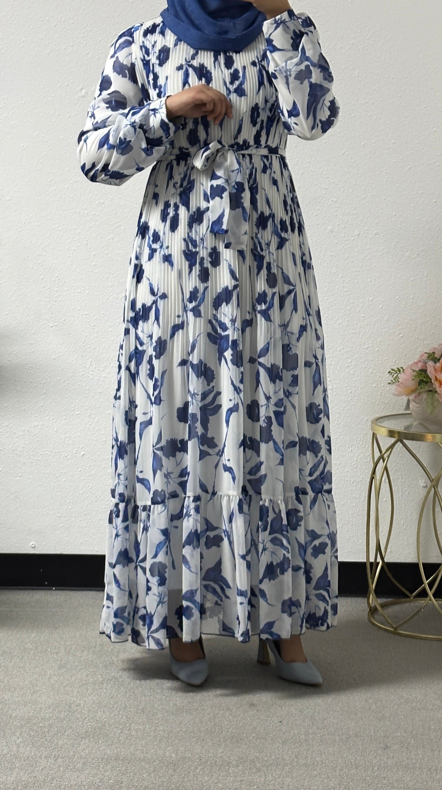 Leaf detail pleated dress