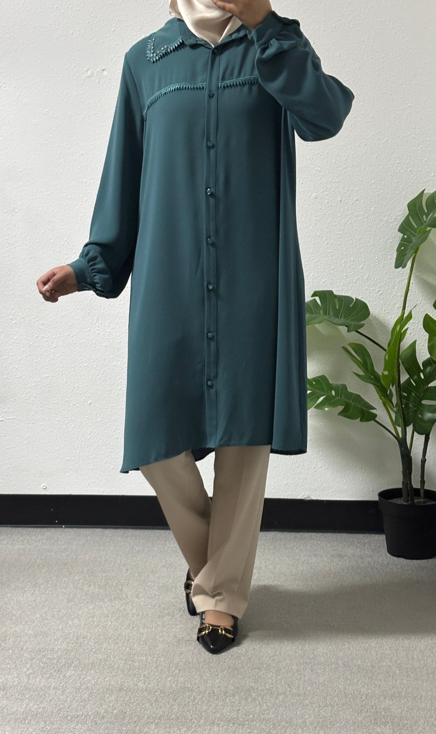 Elegant lace detail shirt