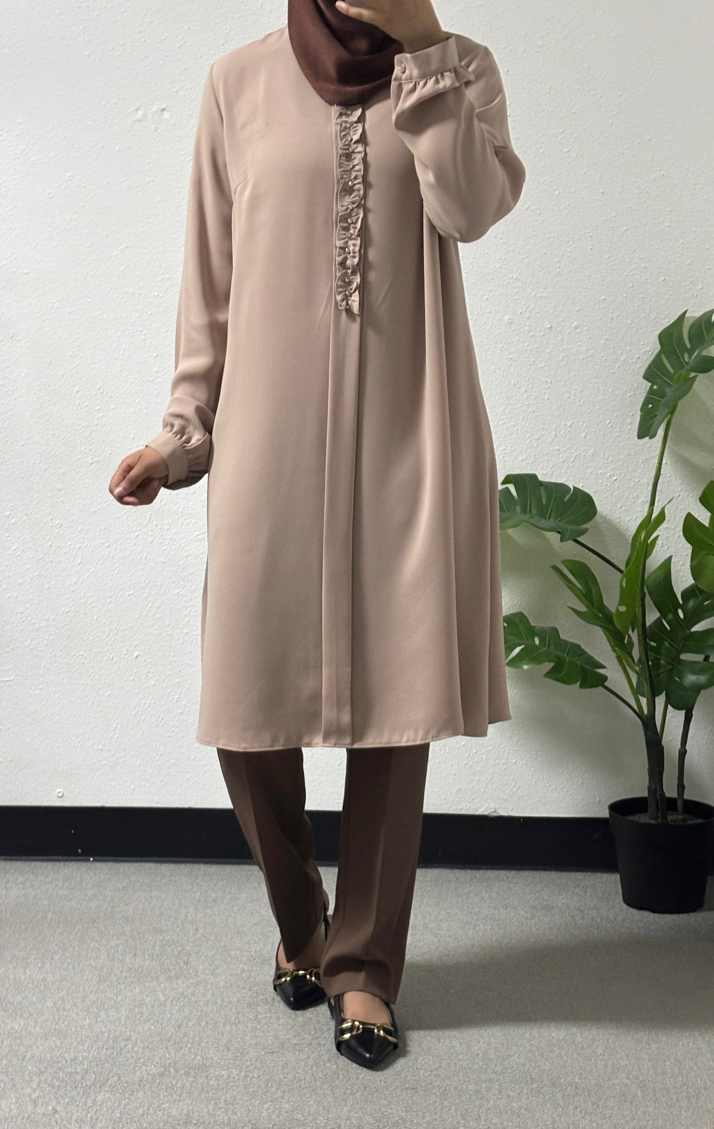 Front ruffles shirt