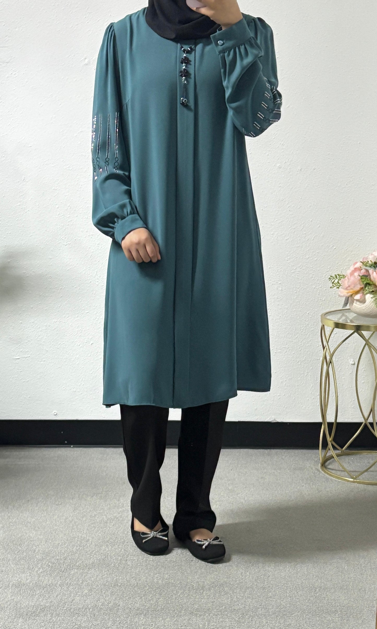 Long shirt w/ beaded sleeve