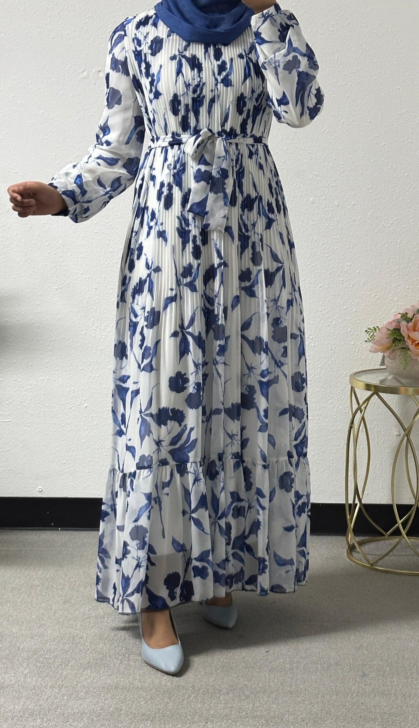 Leaf detail pleated dress