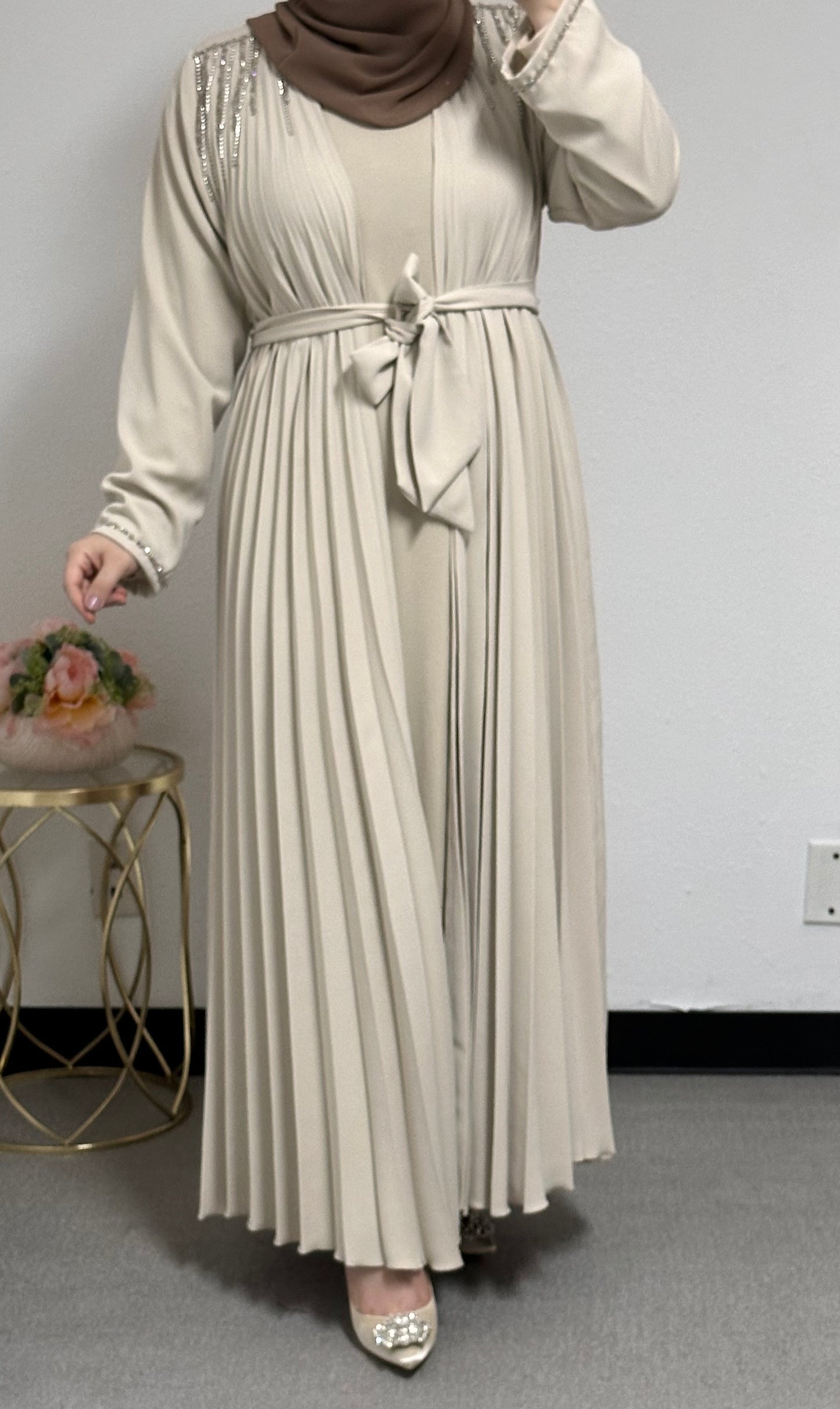 Pleated crepe abaya(2 pieces)