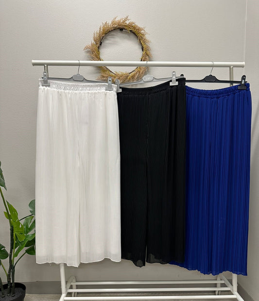 Pleated wide leg pants