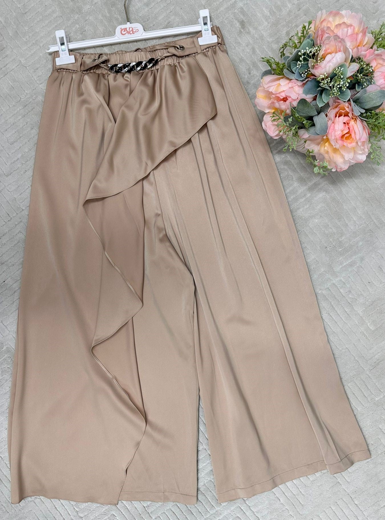 Ruffled loose pants with elastic waistband (Length 37.8 inch / 96.8 CM)