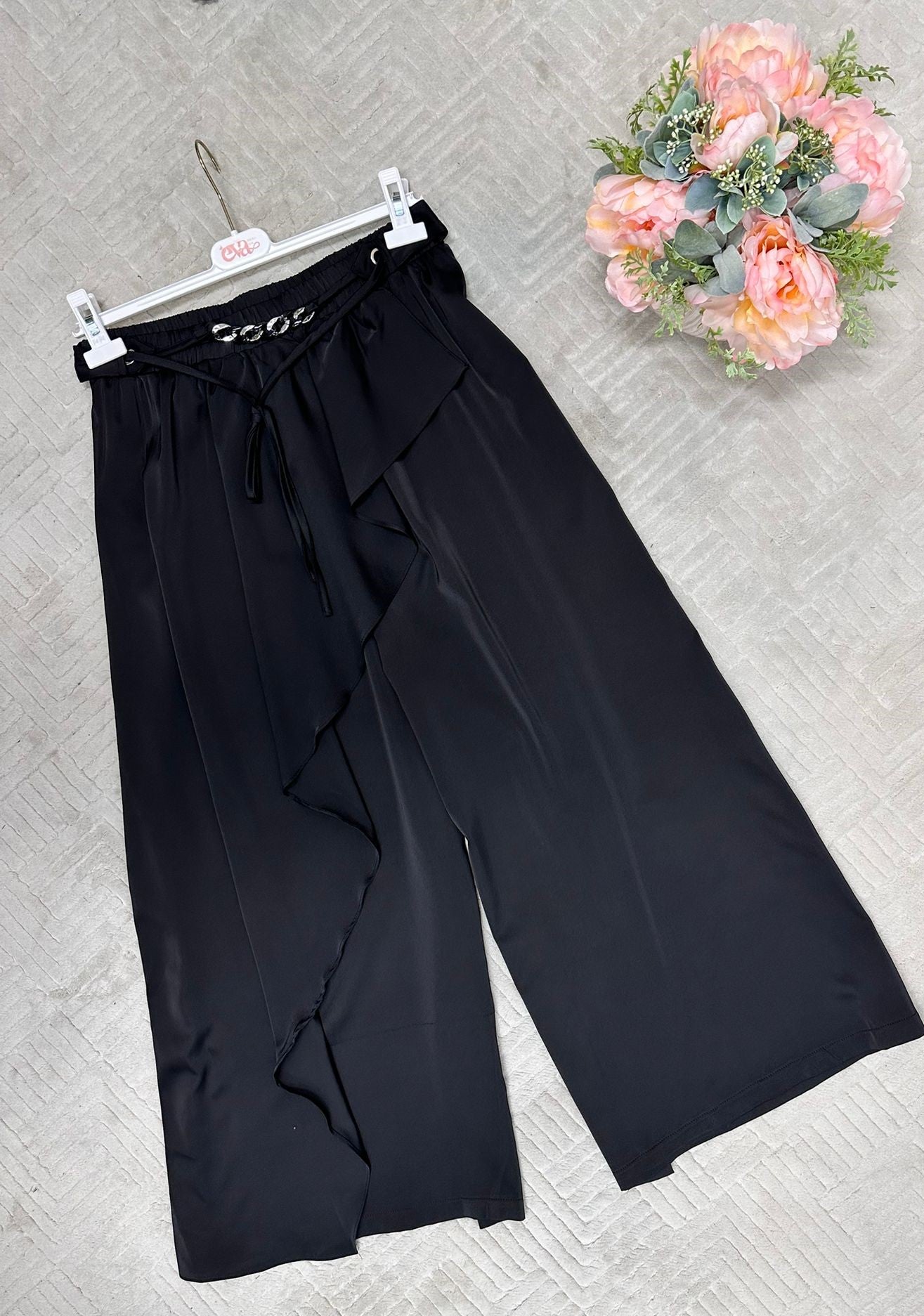 Ruffled loose pants with elastic waistband (Length 37.8 inch / 96.8 CM)
