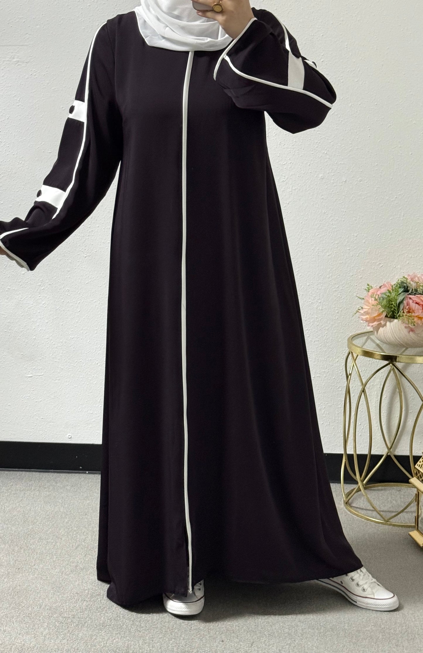 Button detail abaya