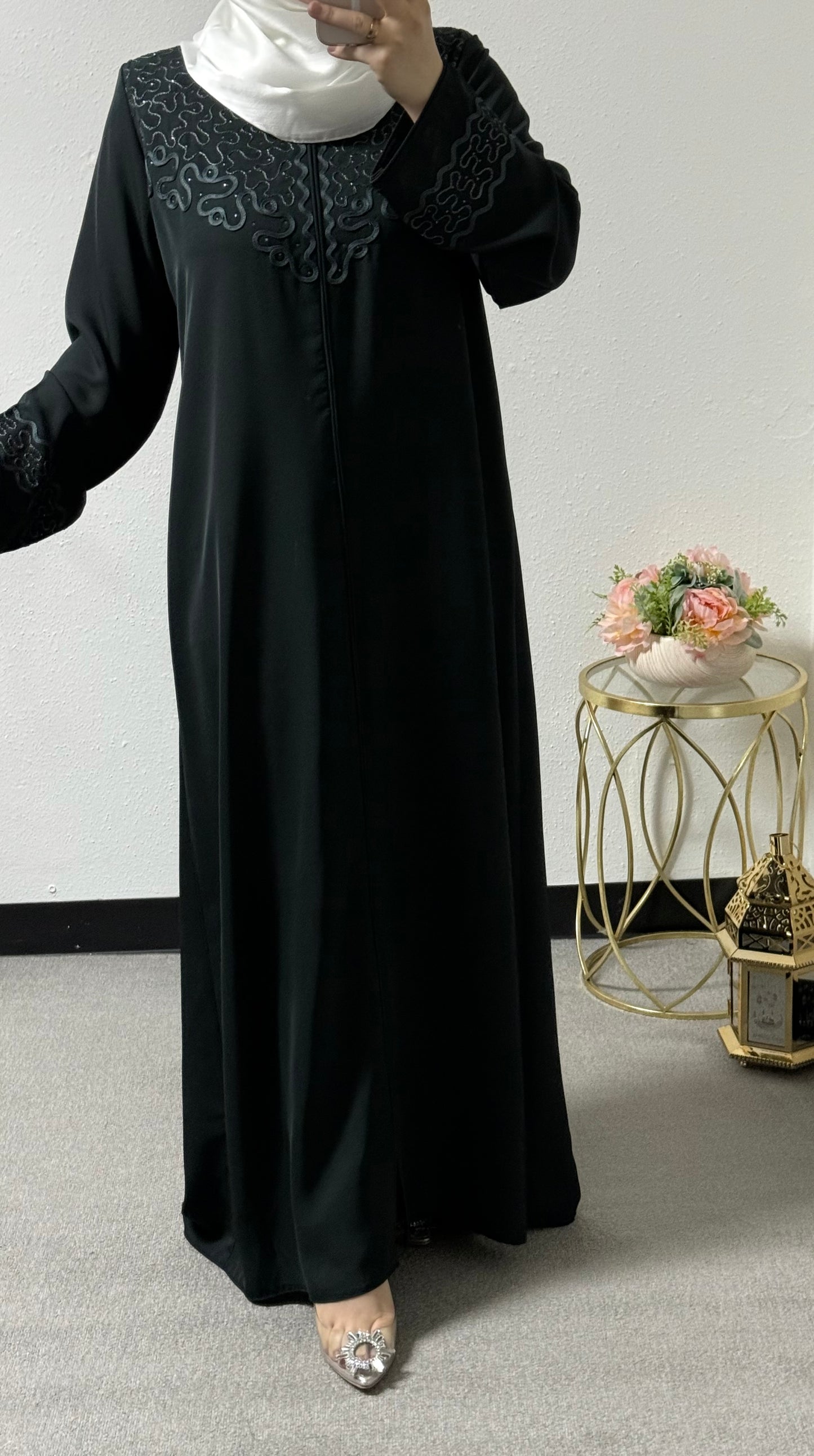 Front detailed abaya