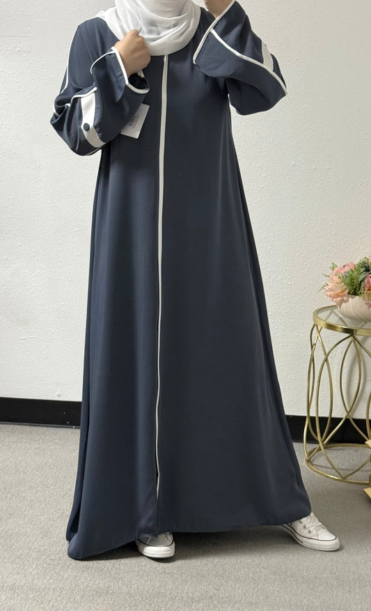 Button detail abaya