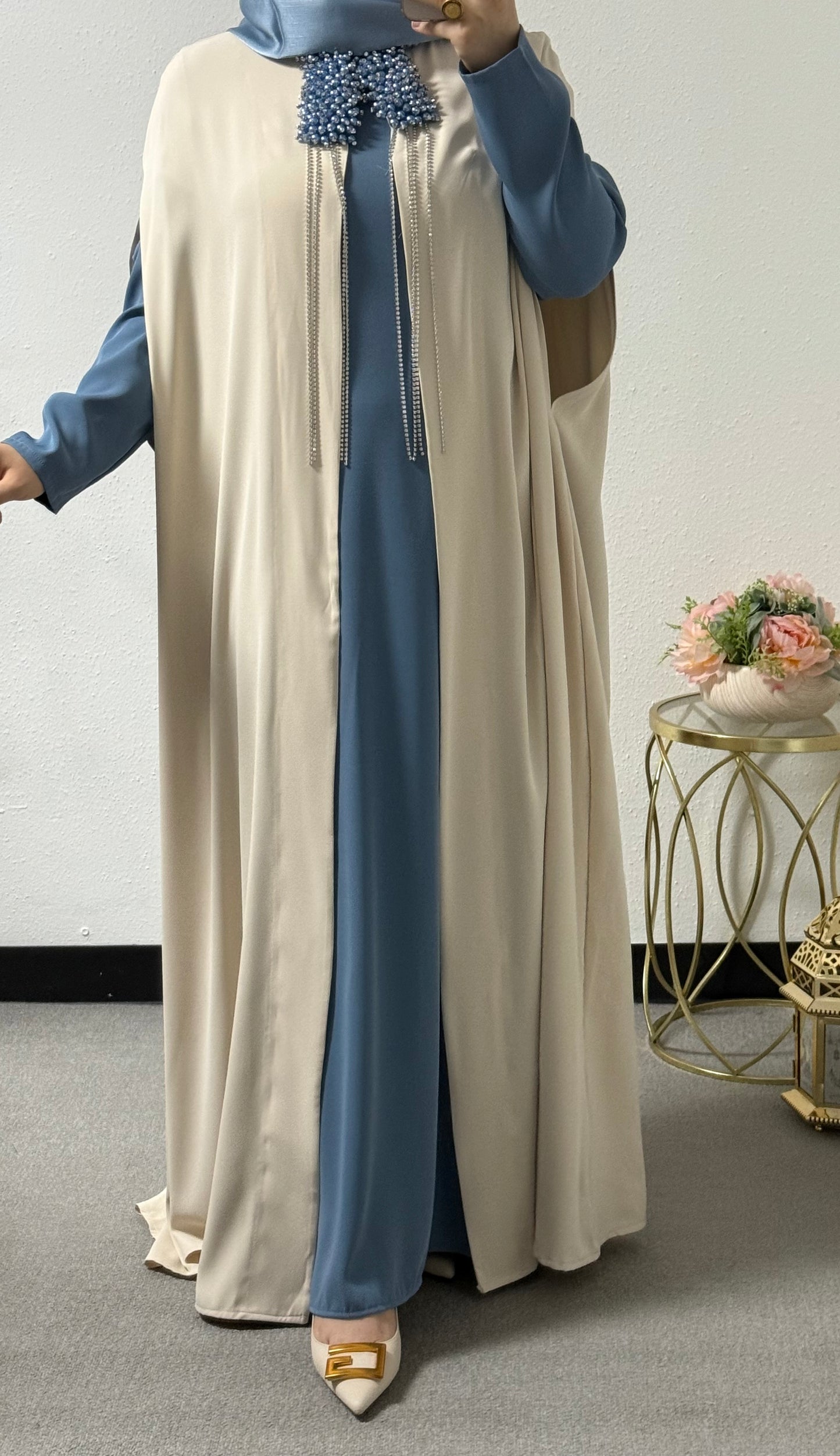 Two-piece neck detail abaya