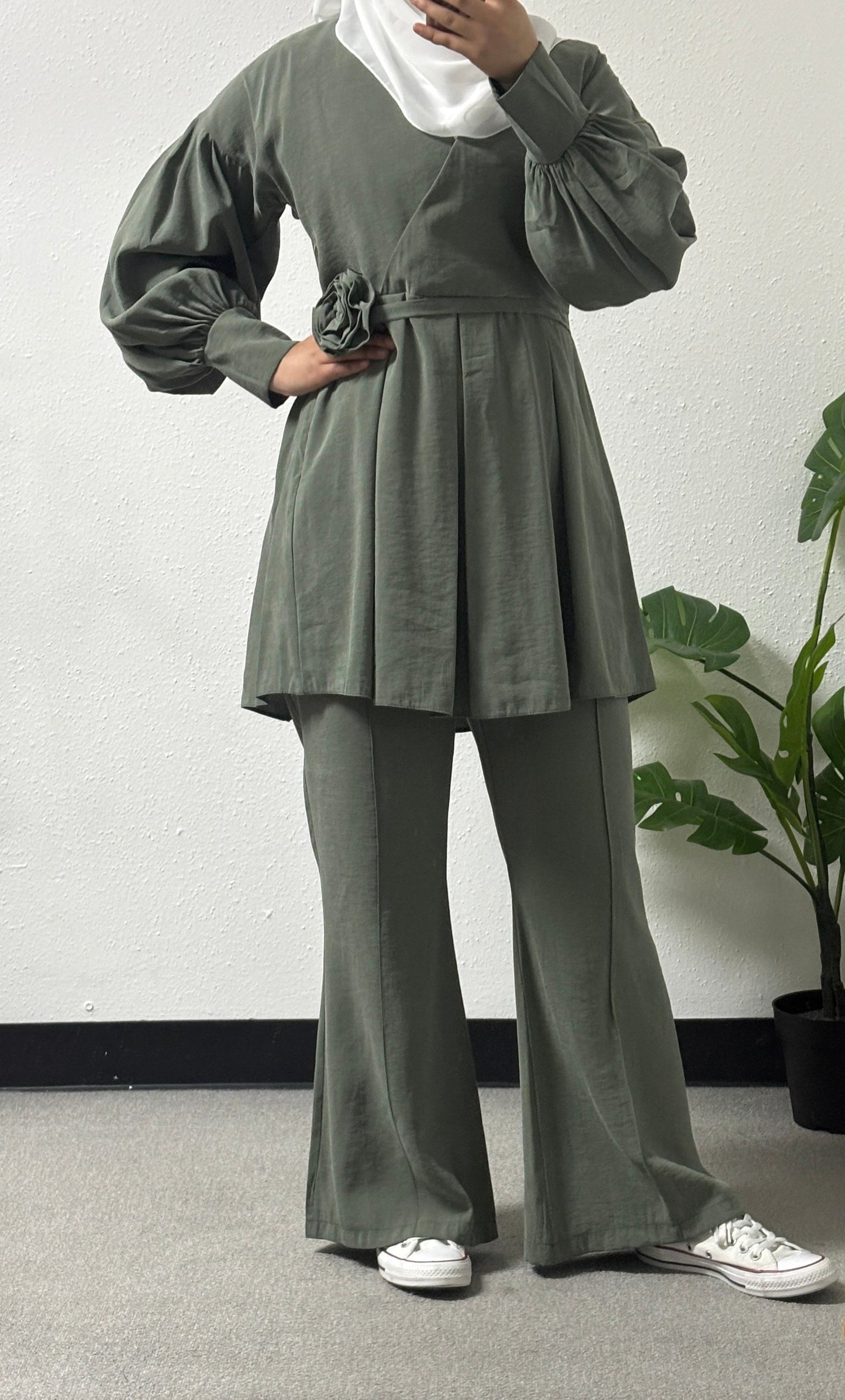 Two piece rose detail set