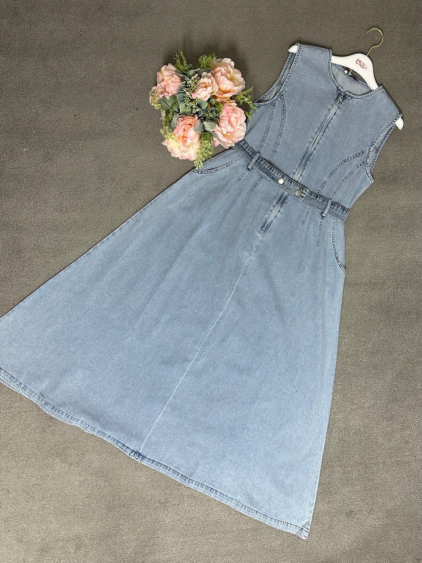 Sleeveless denim dress