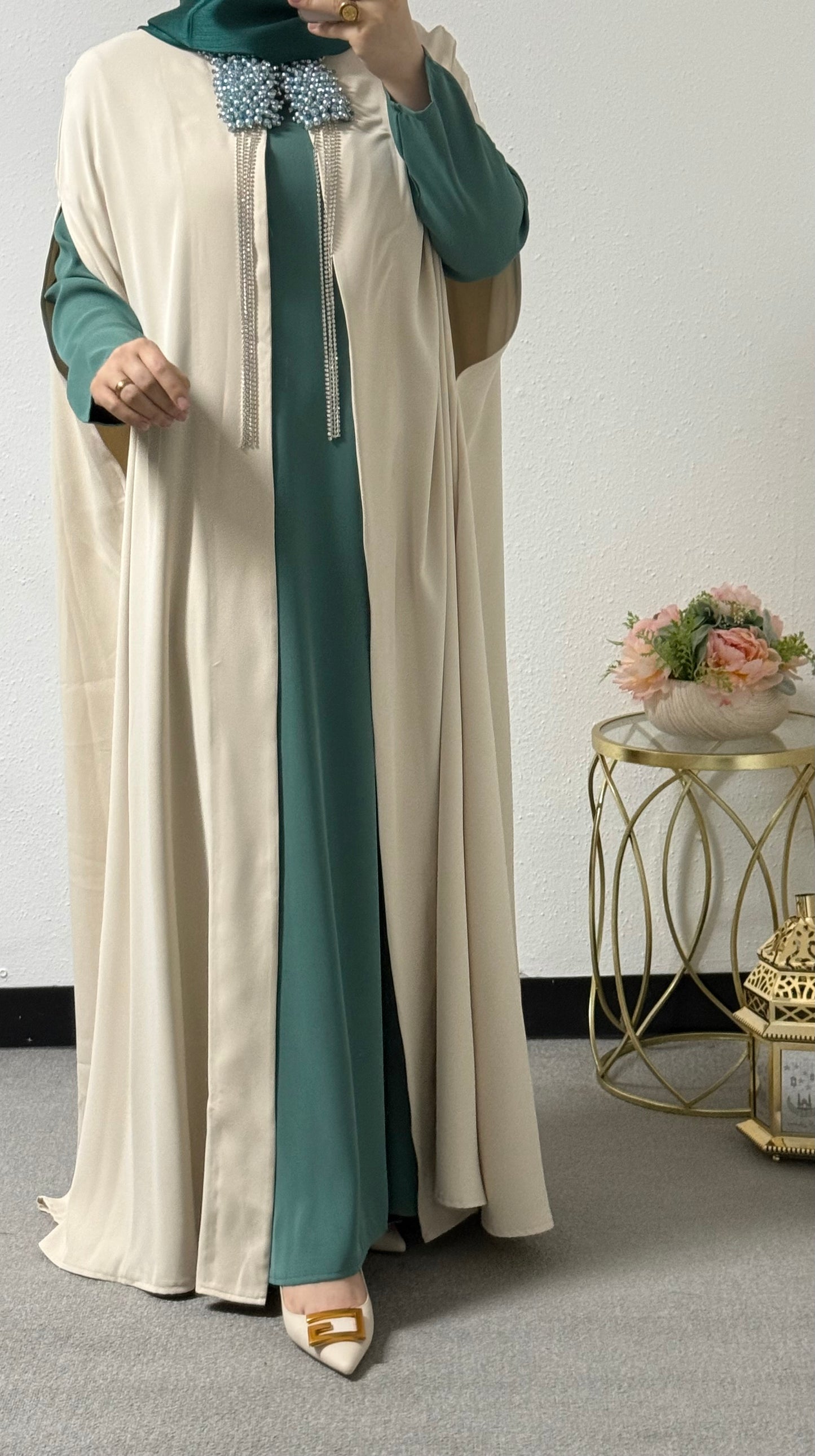 Two-piece neck detail abaya