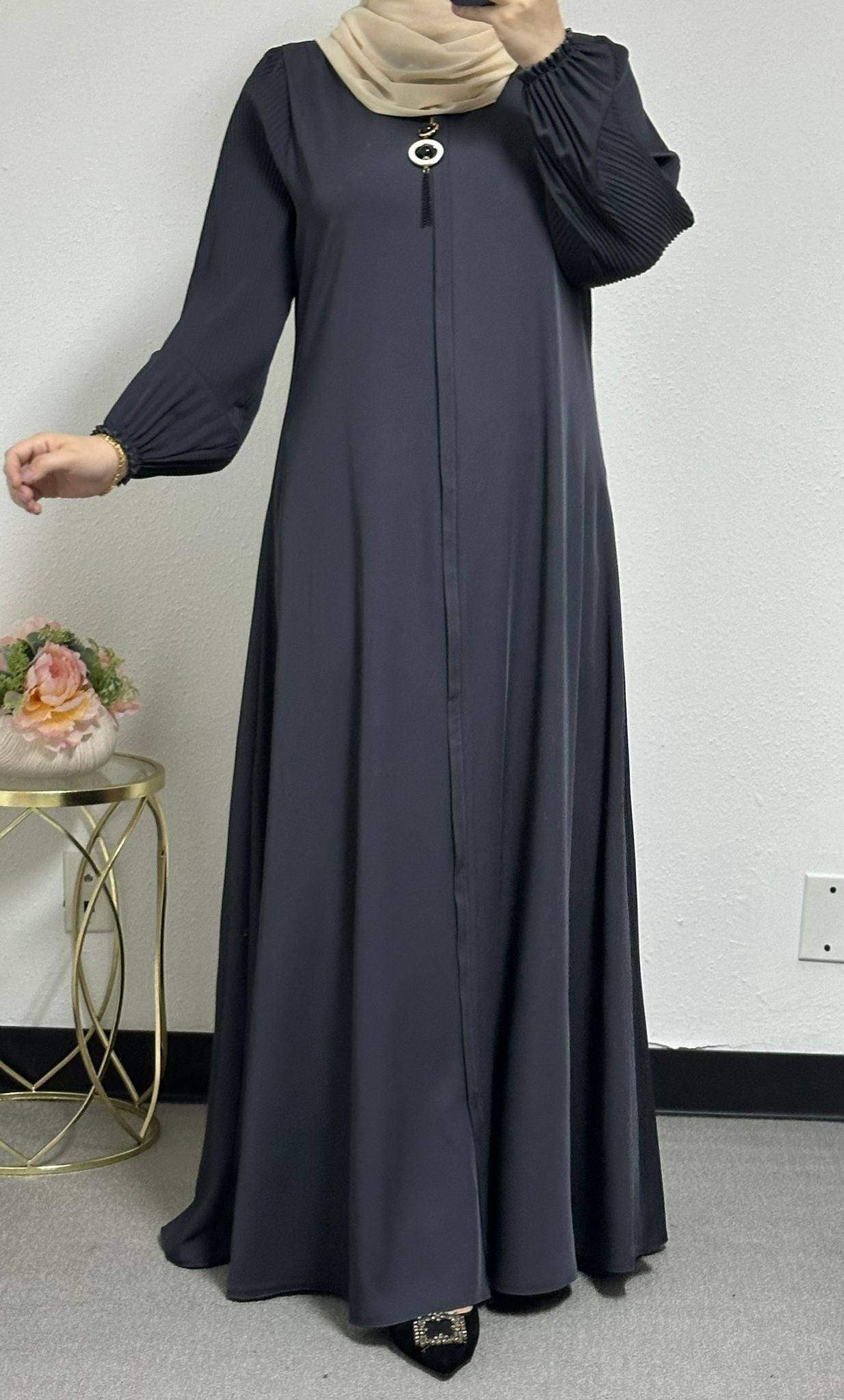 Basic Abaya (Pleated Sleeves)