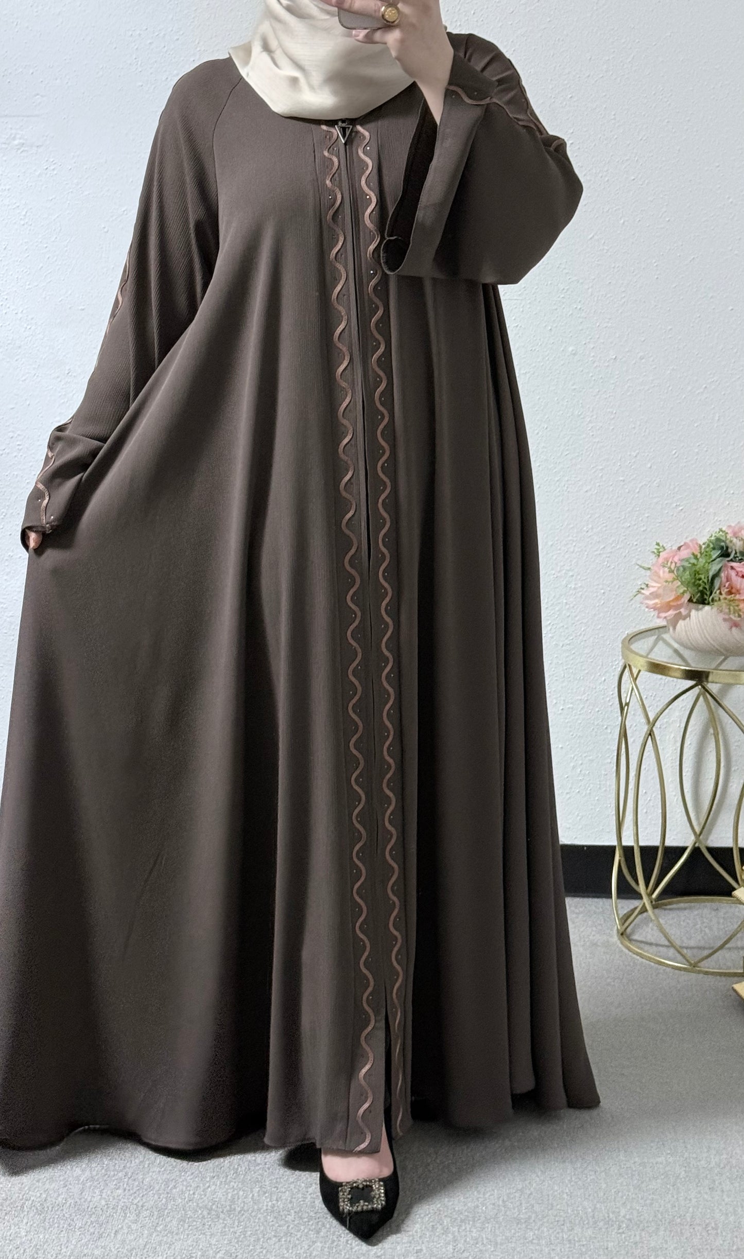 Wave embroidered abaya