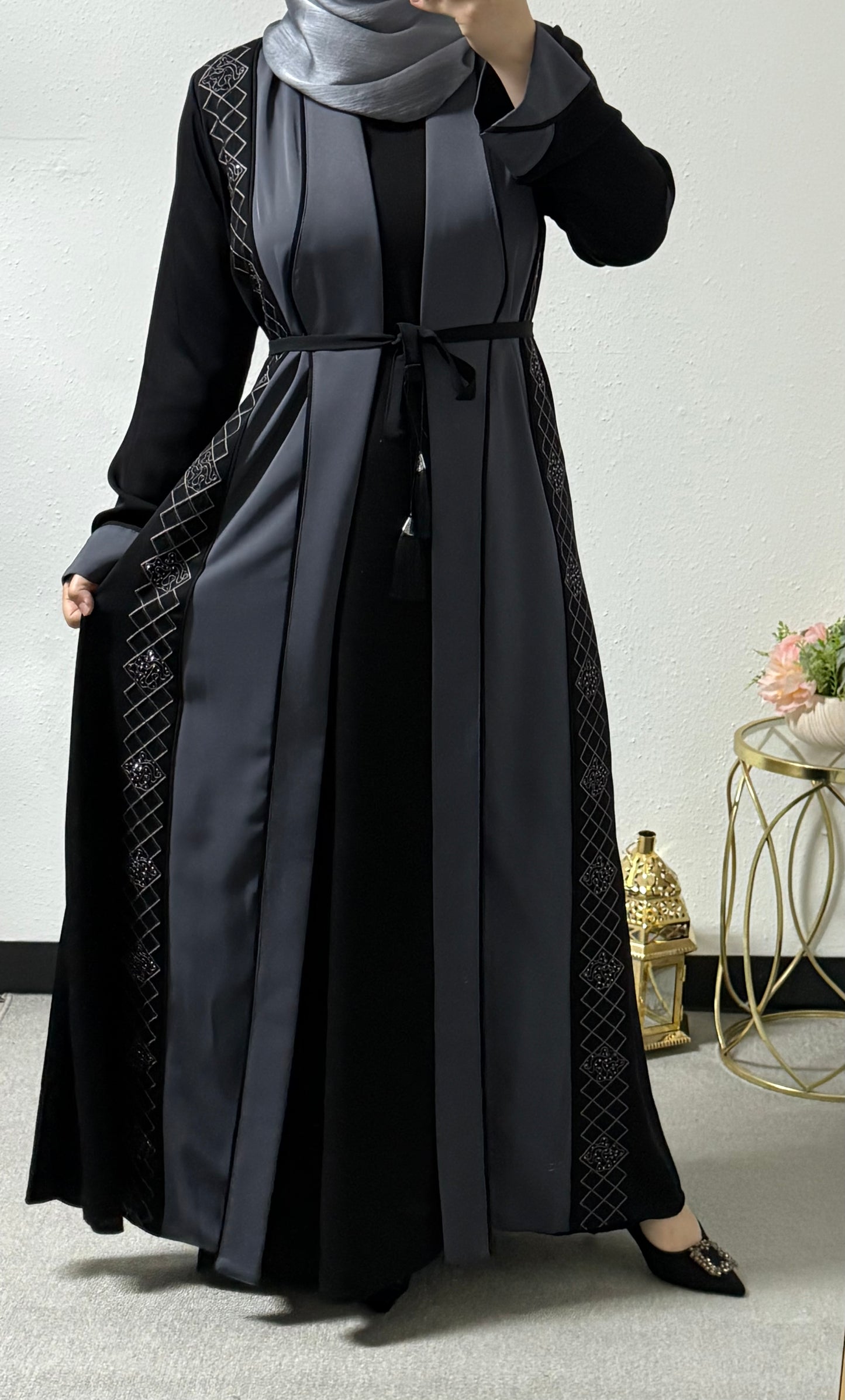 Two-piece square detail abaya