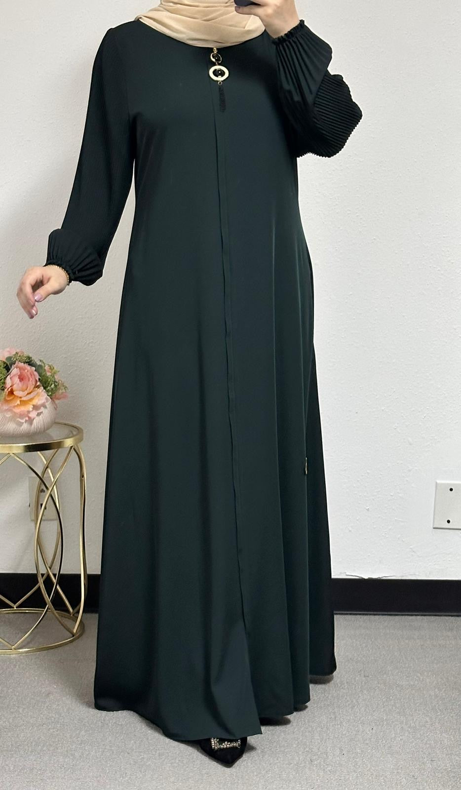 Basic Abaya (Pleated Sleeves)