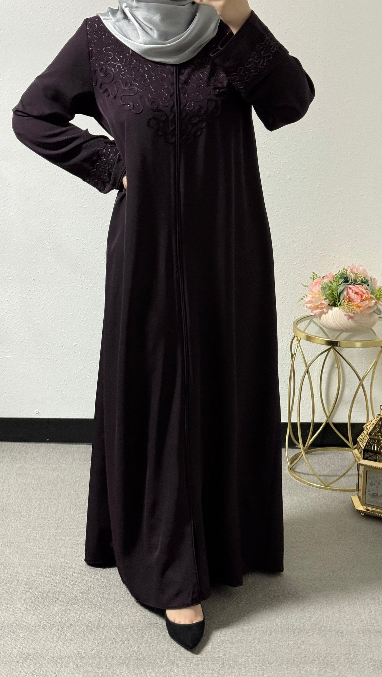 Front detailed abaya