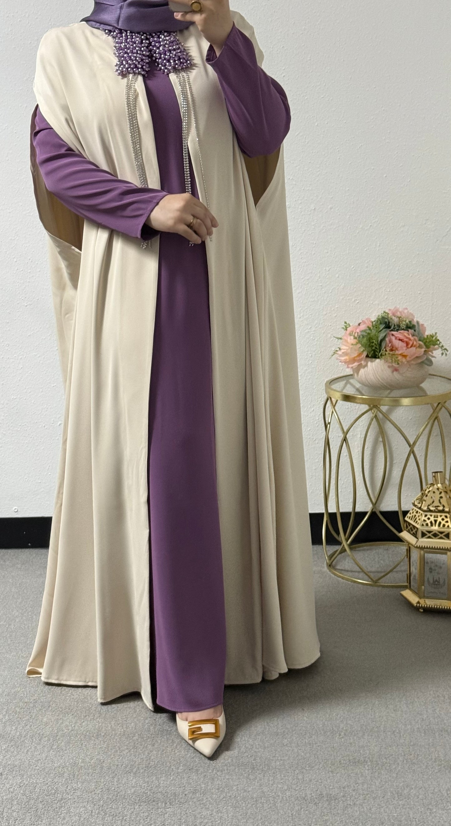 Two-piece neck detail abaya