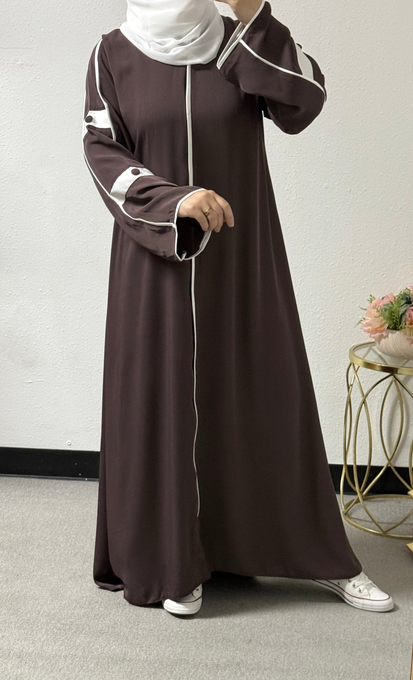 Button detail abaya