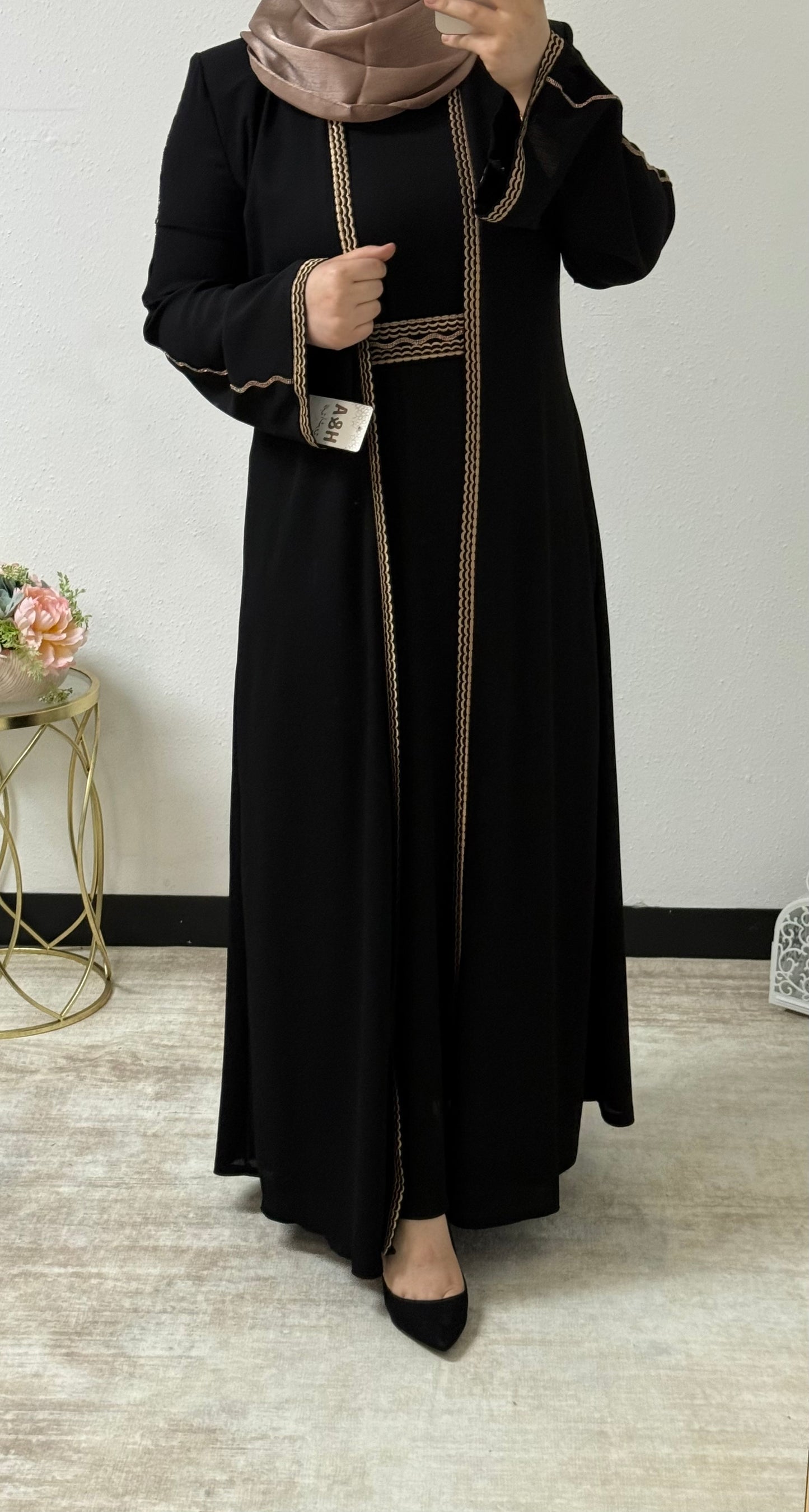 Embroidered Scallop Detail Abaya