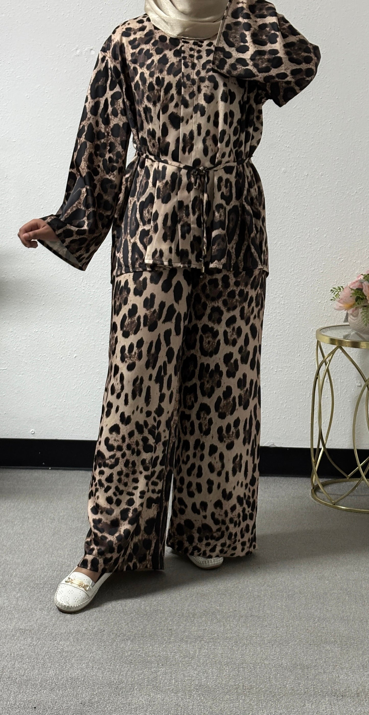 Two piece tiger set