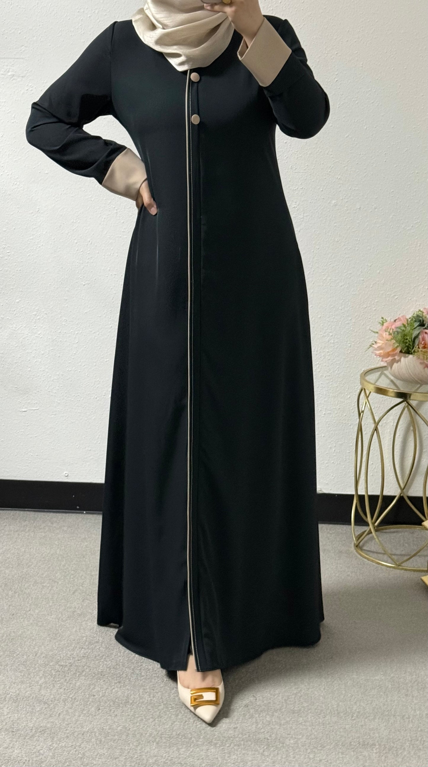 Three button abaya