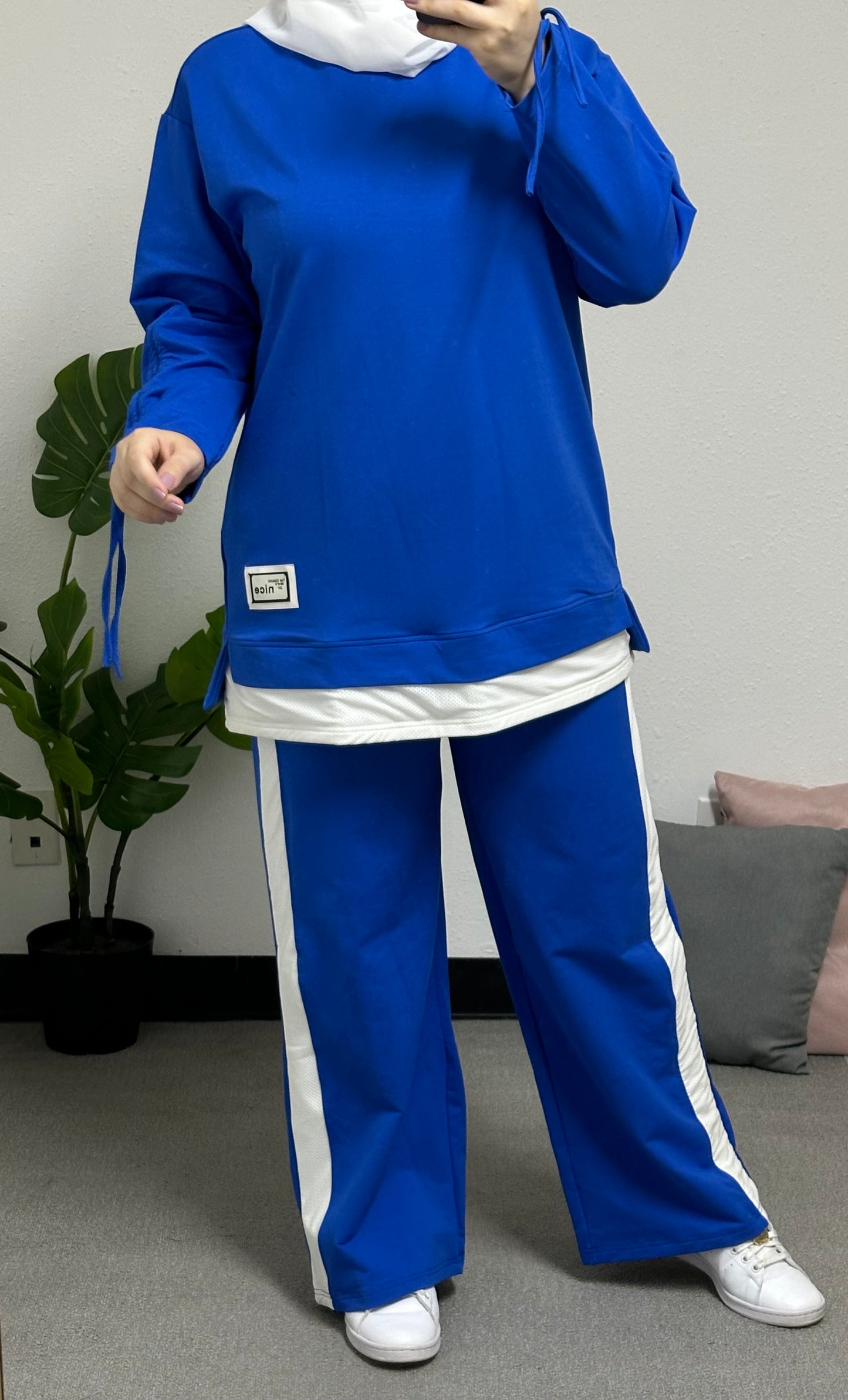 Two-piece cotton tracksuit (pants with white stripes and top with an attached white piece