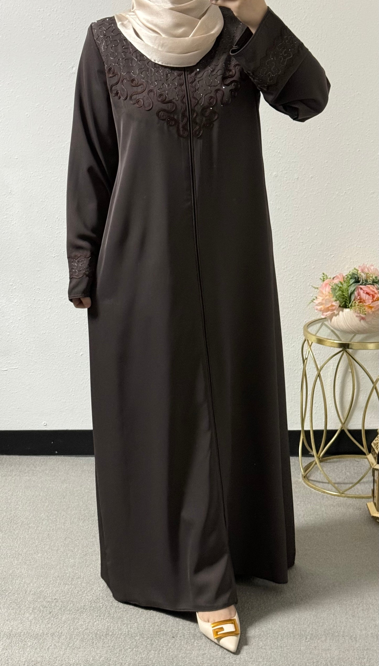 Front detailed abaya