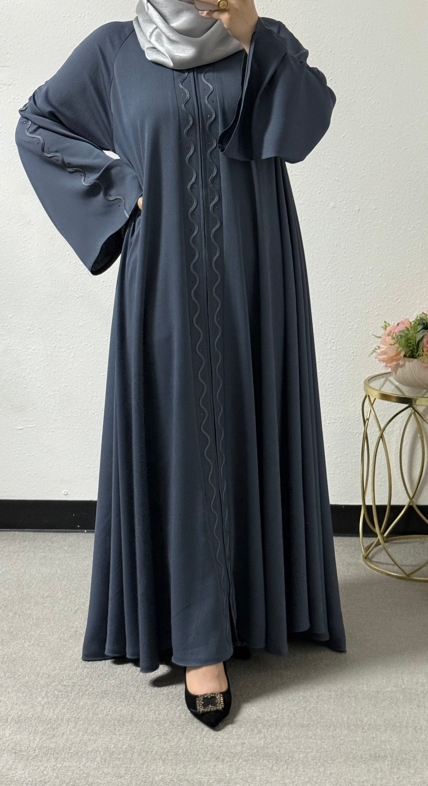 Wave embroidered abaya