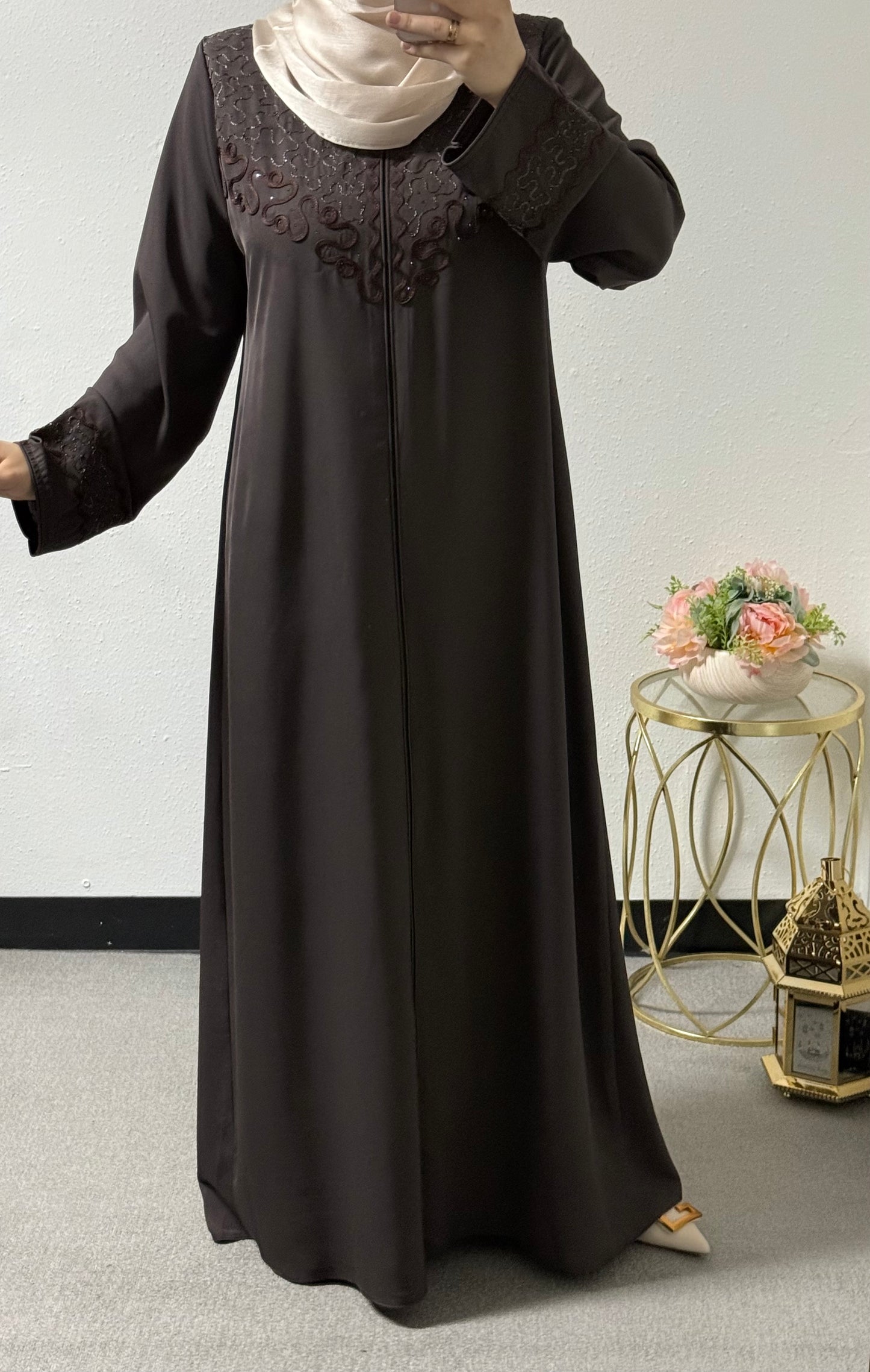 Front detailed abaya