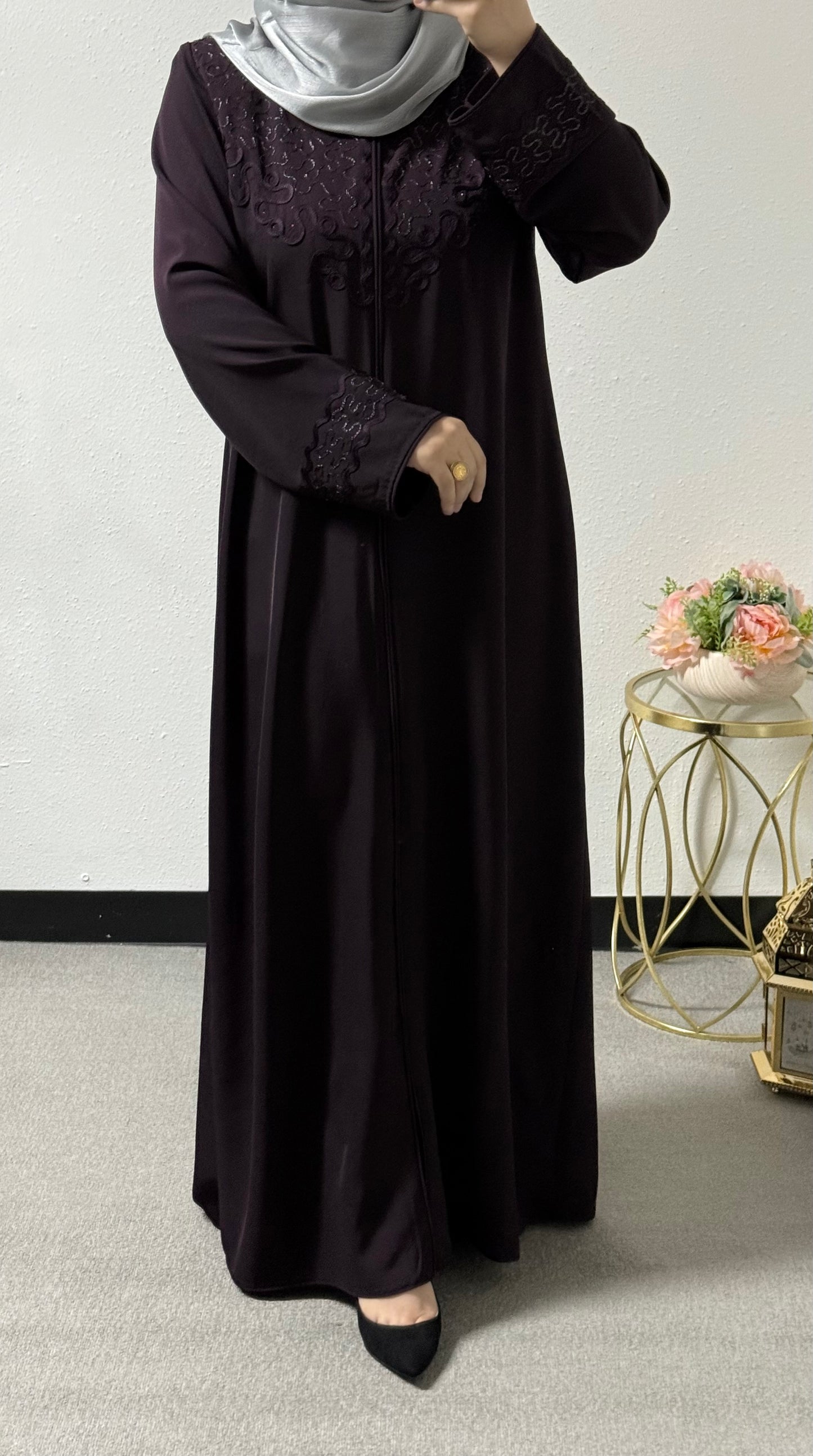 Front detailed abaya