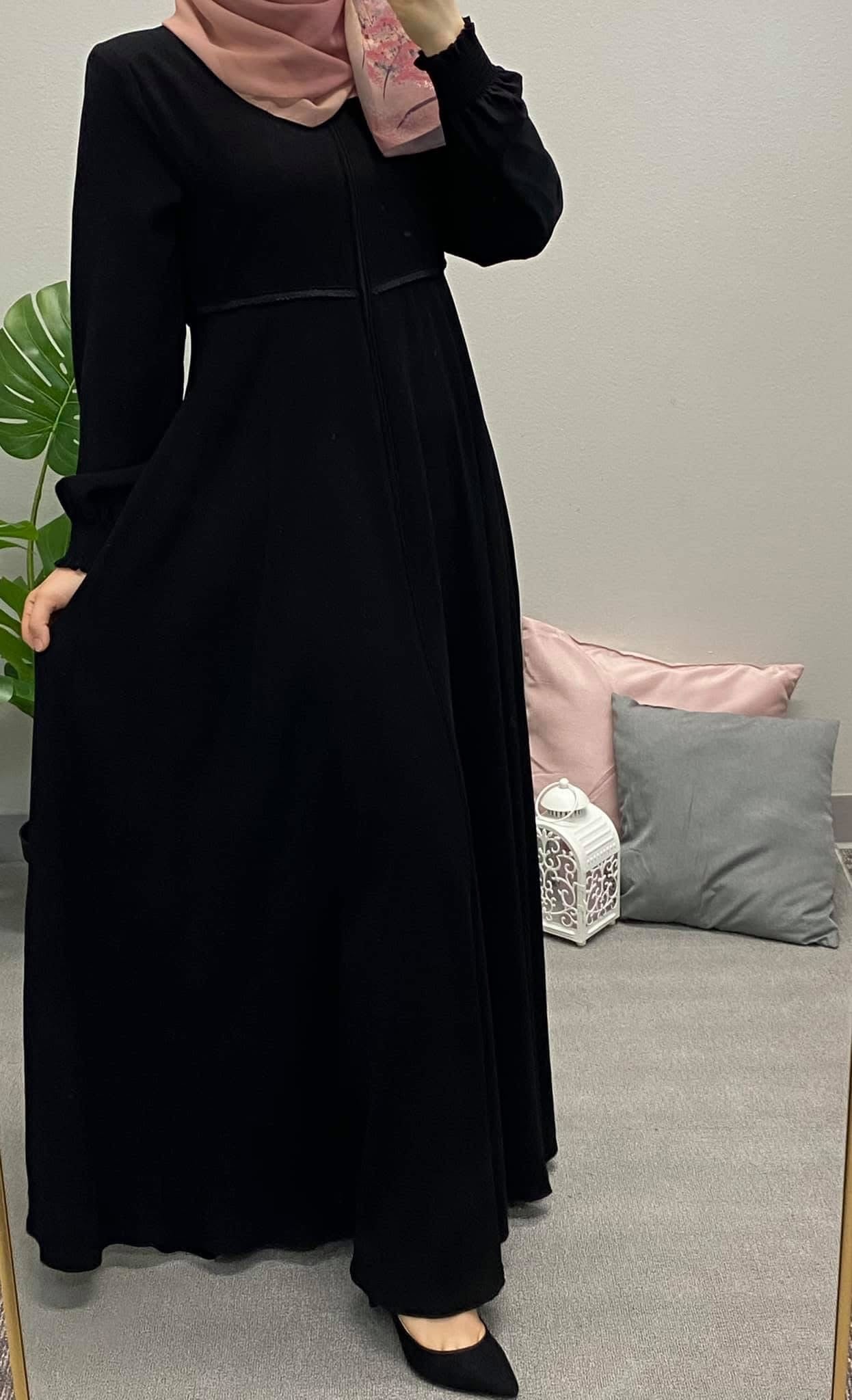 عباية سوداء مغلقة