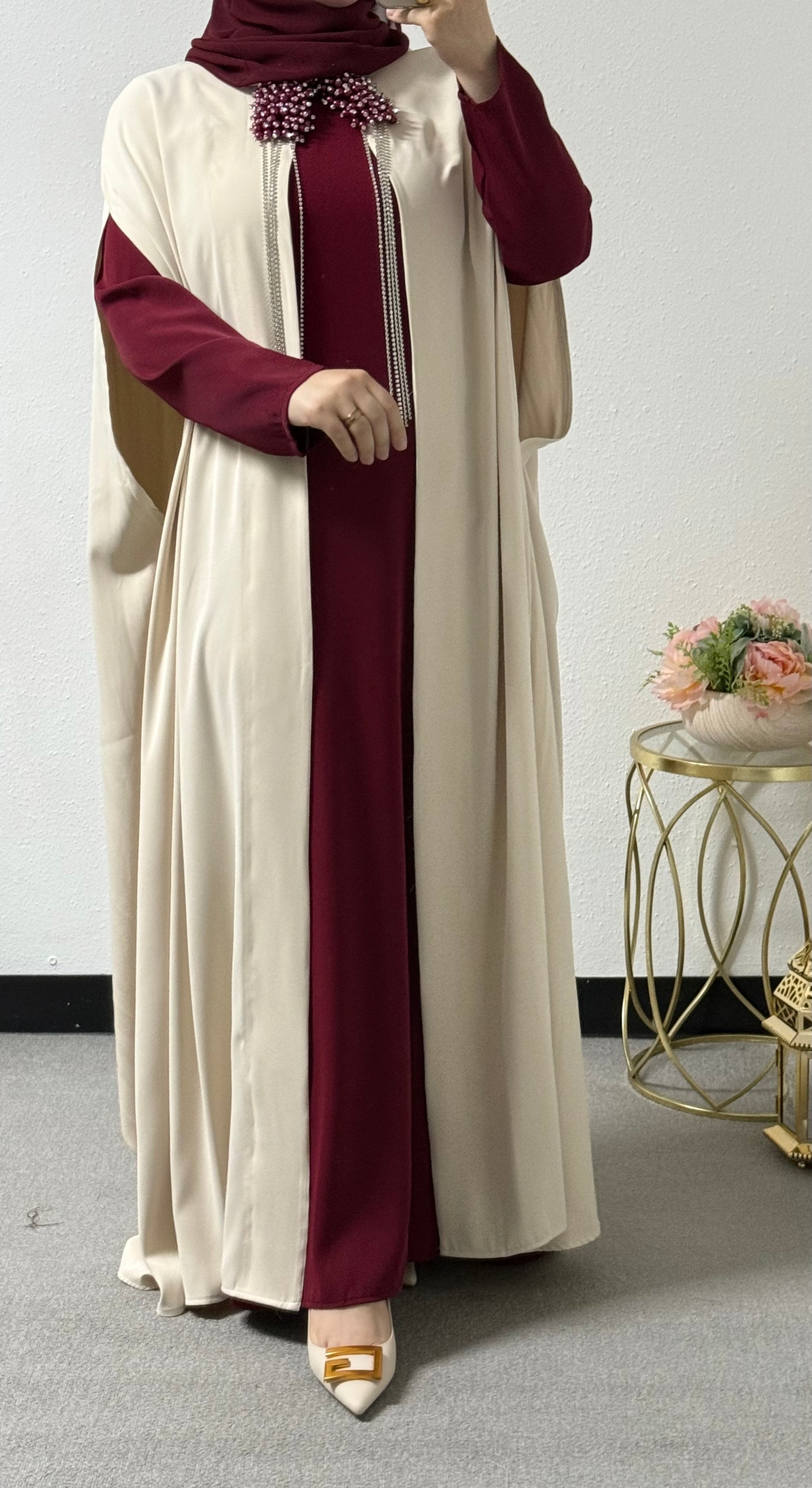 Two-piece neck detail abaya