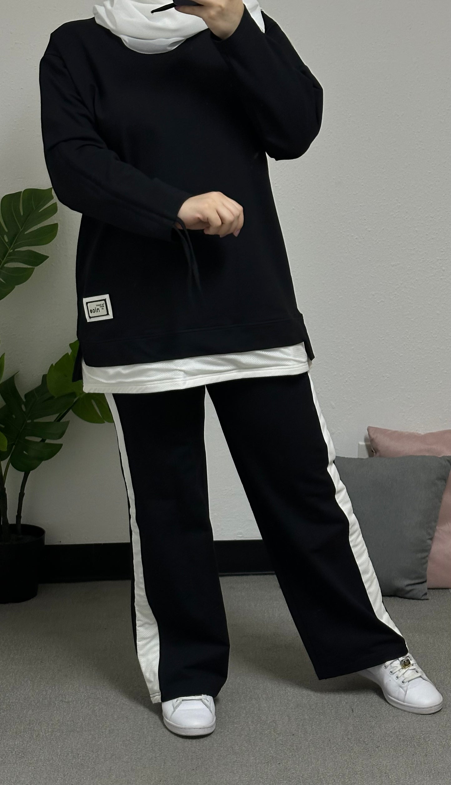 Two-piece cotton tracksuit (pants with white stripes and top with an attached white piece