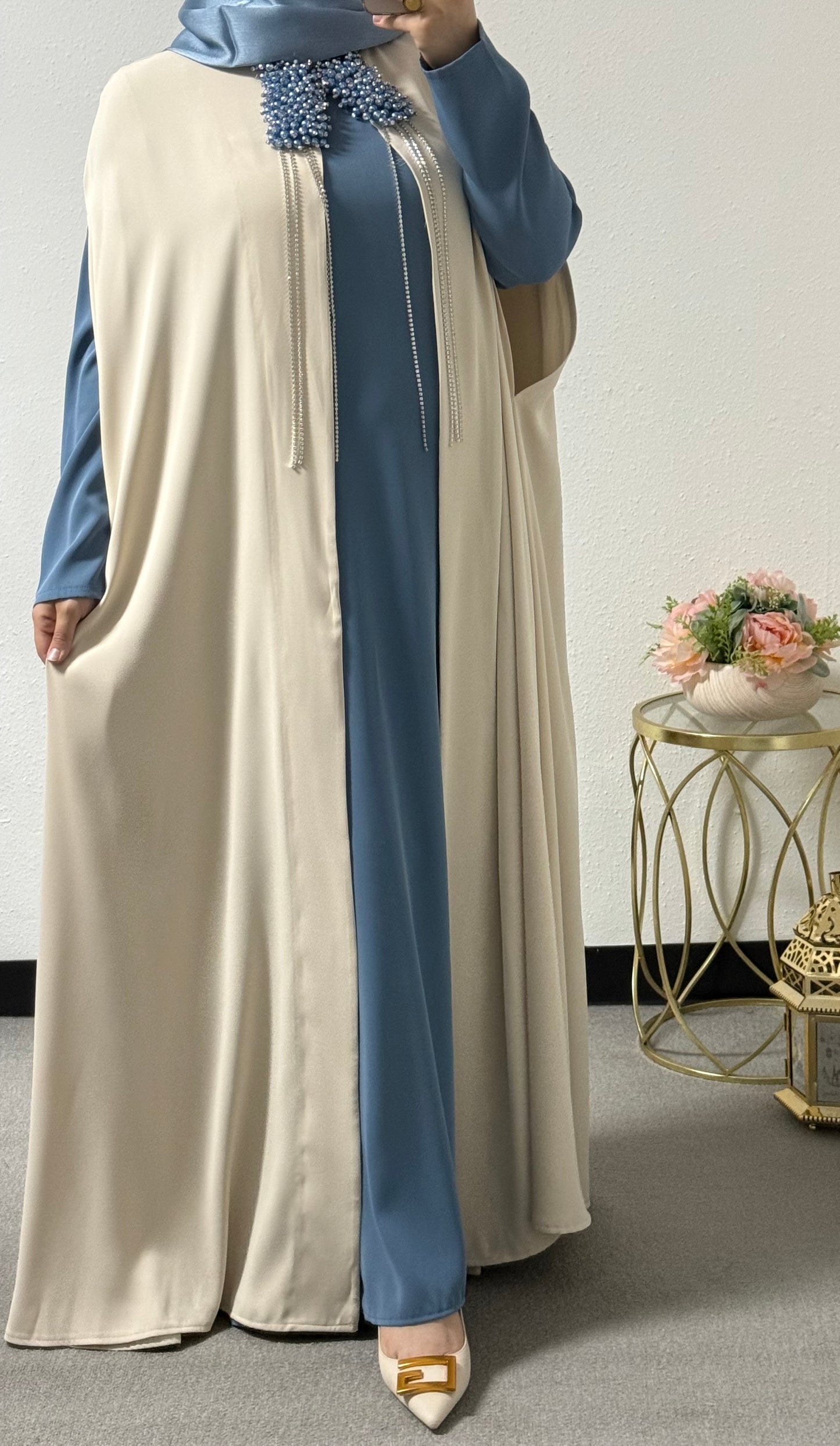 Two-piece neck detail abaya