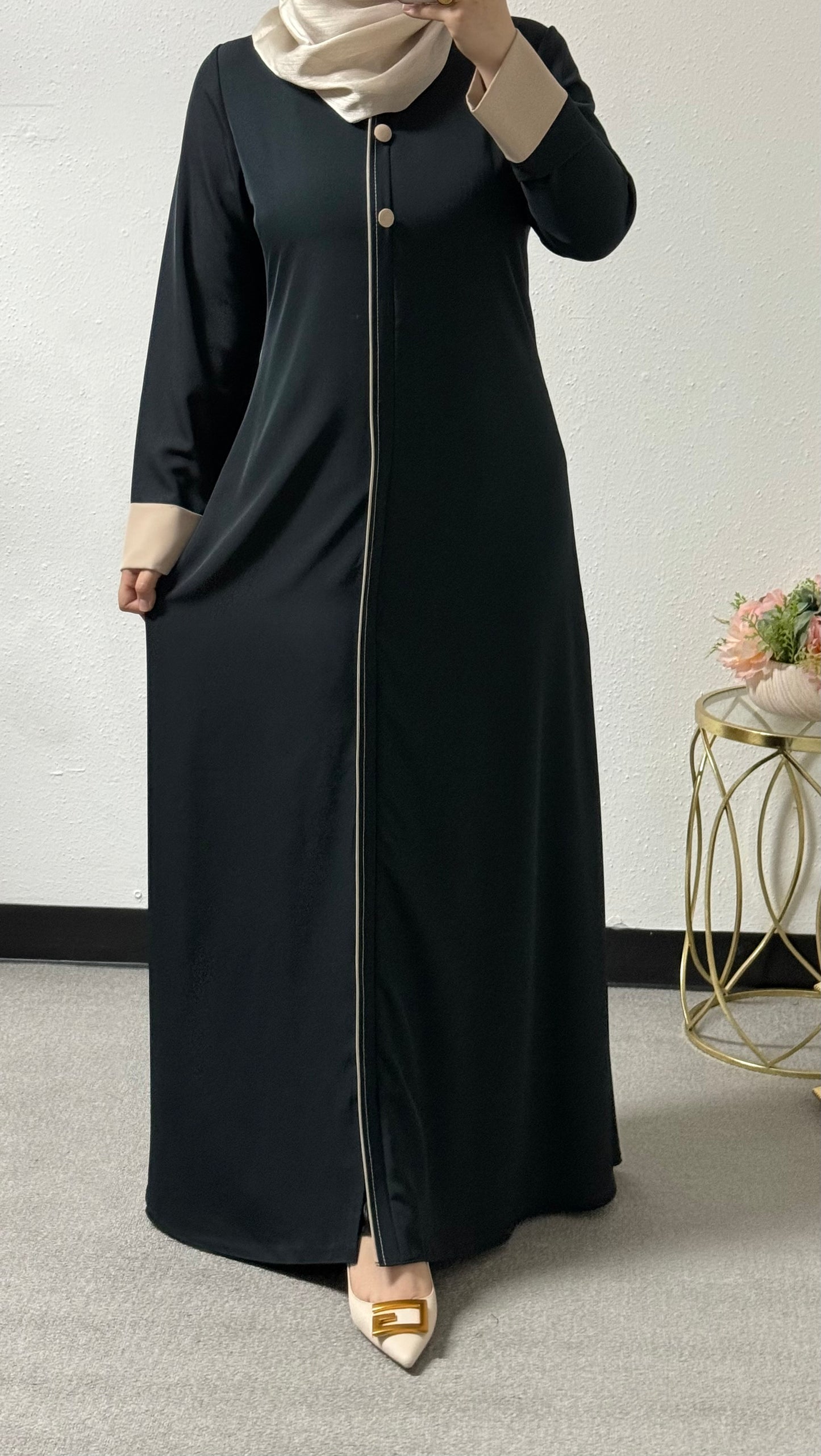 Three button abaya