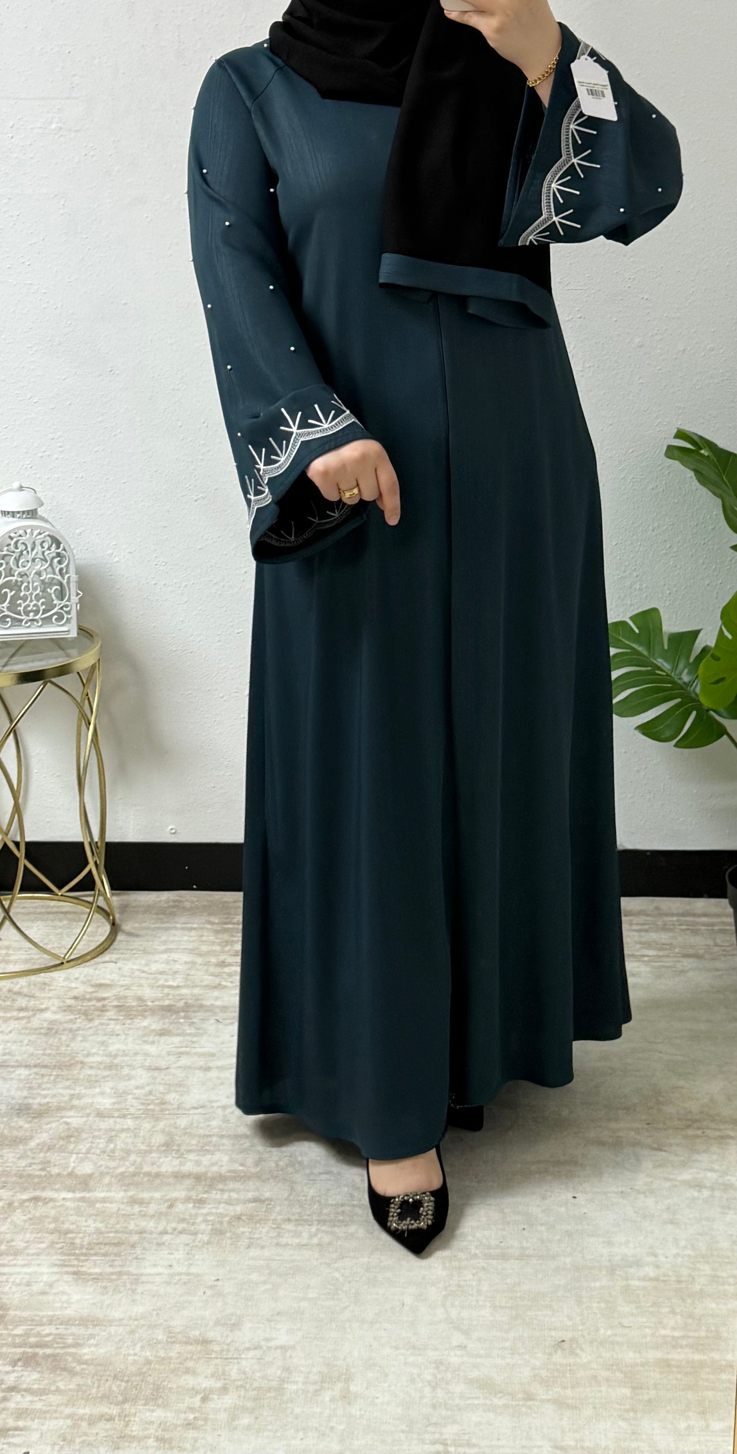 Elegant Petite Pearl Abaya